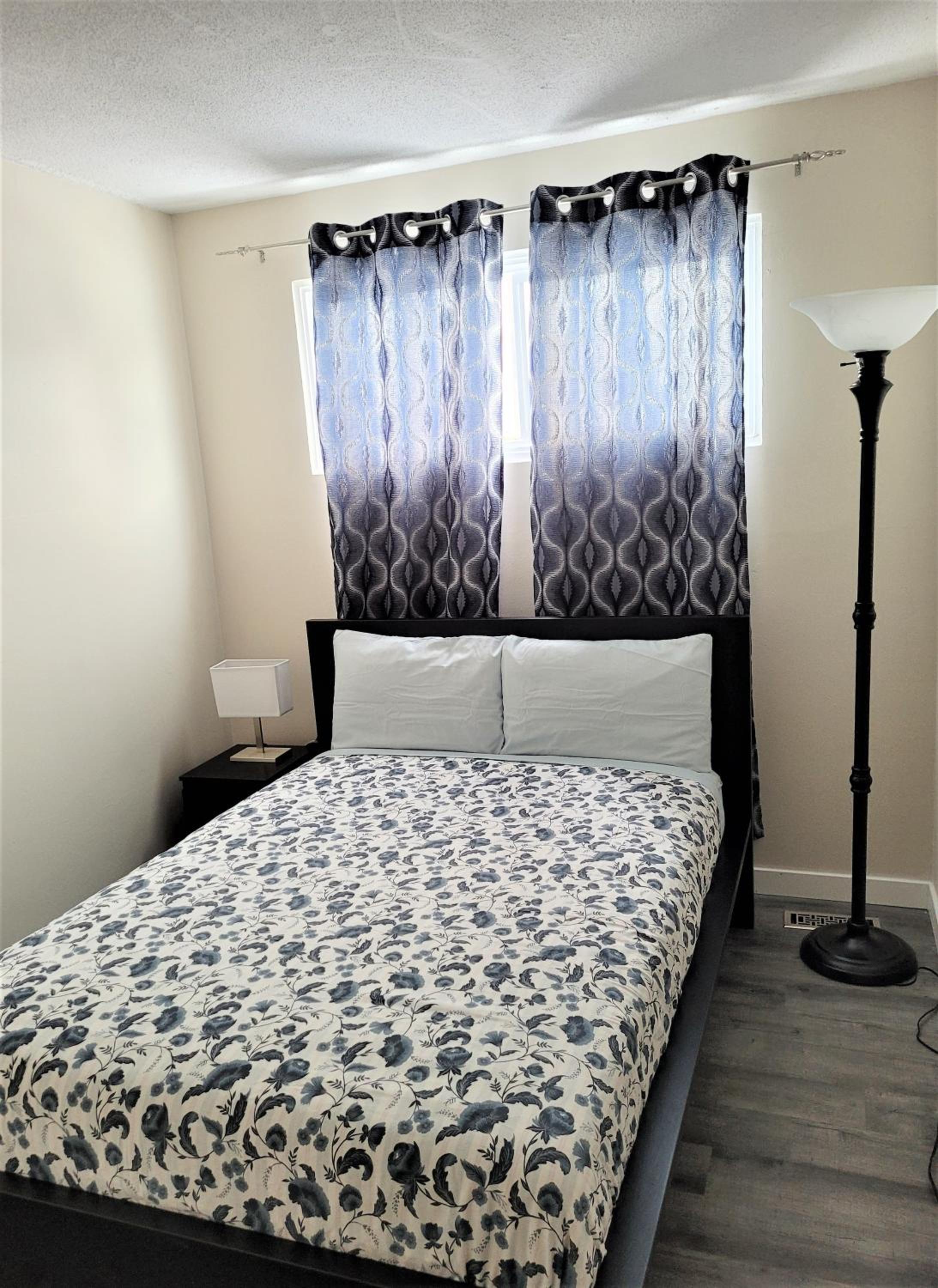 Cozy 4 bedroom townhouse - peaceful feel of home