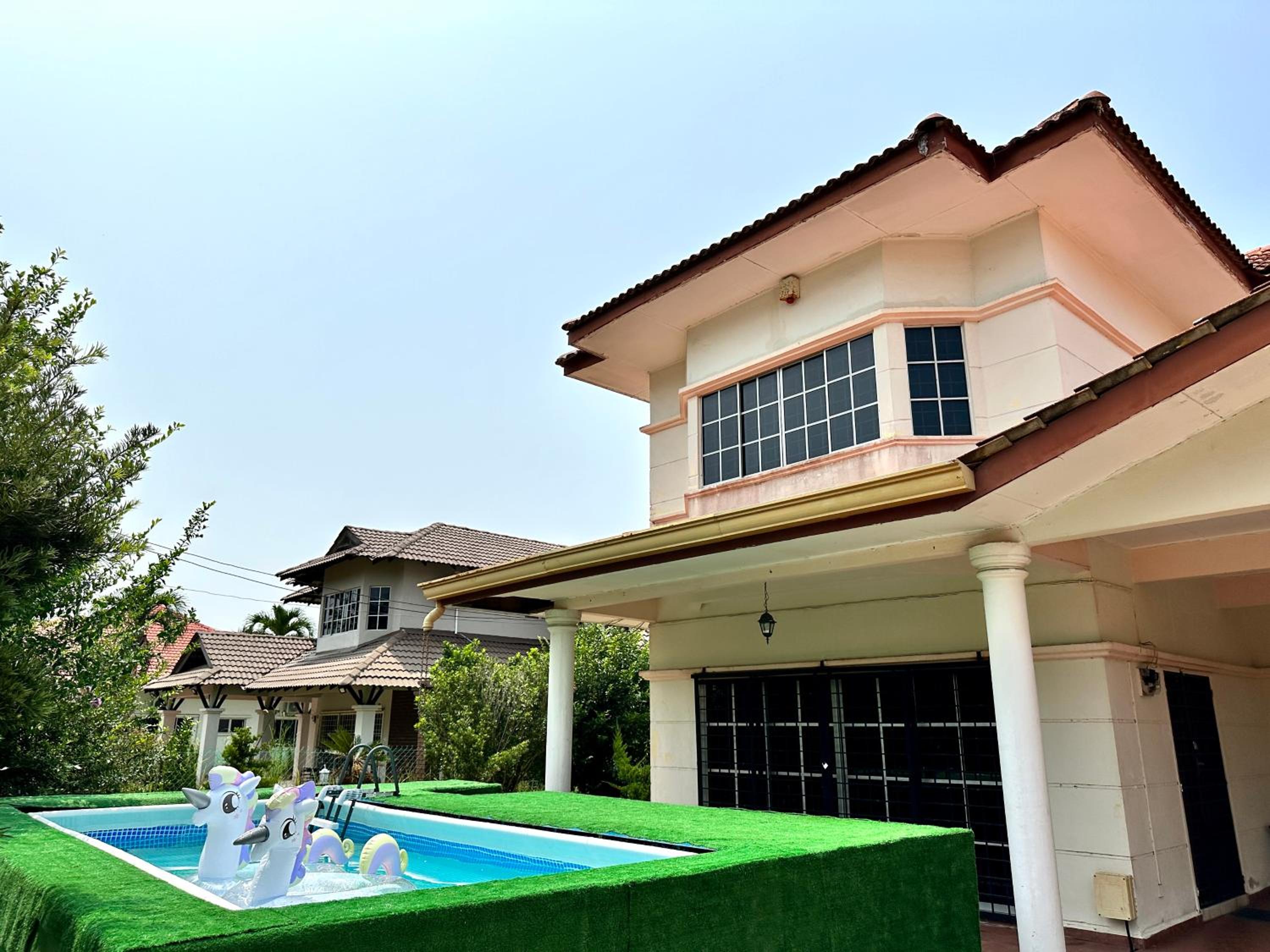 Cozy Bungalow with pool at PD Villa by Elite Stay photo 1