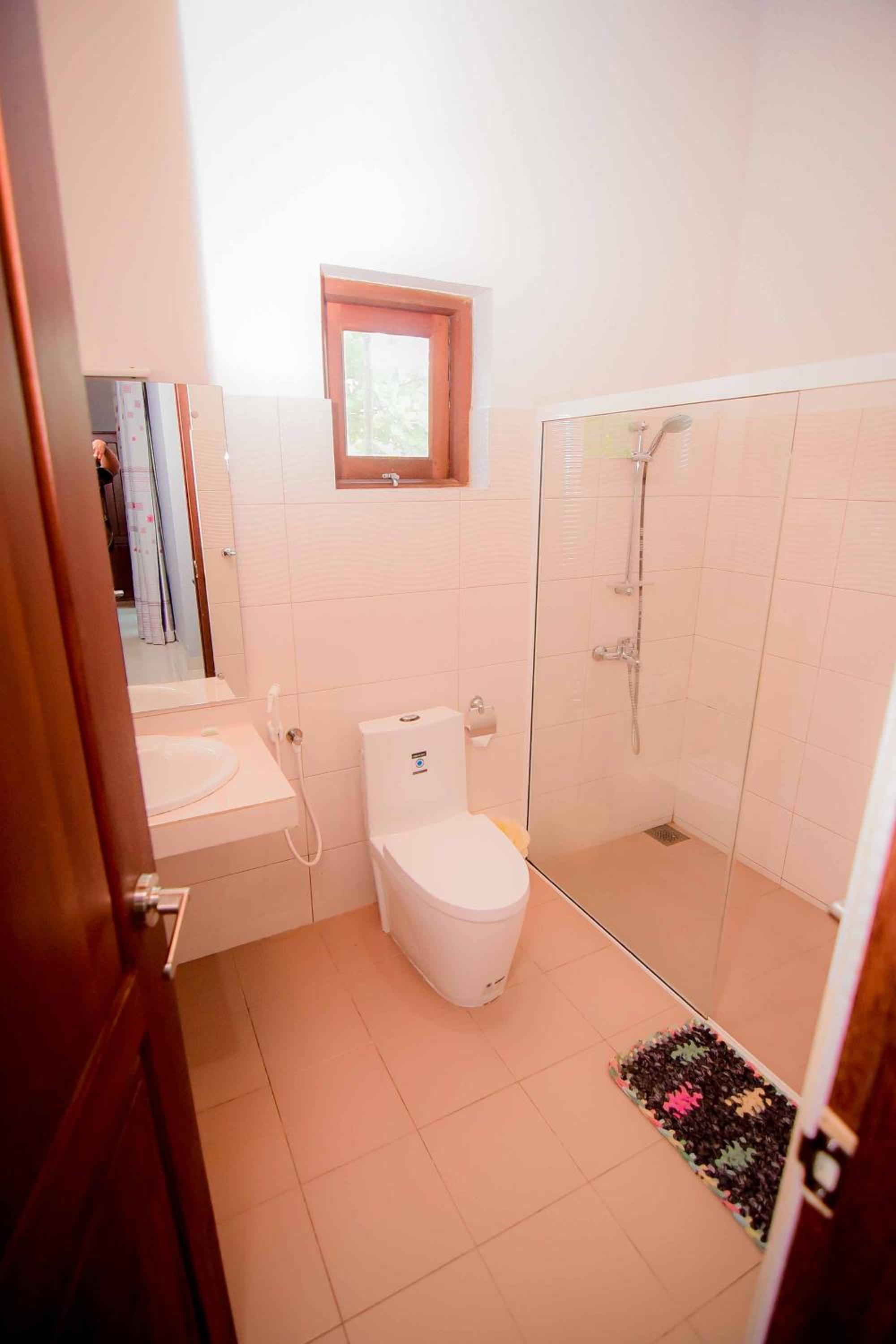 Airport Villa