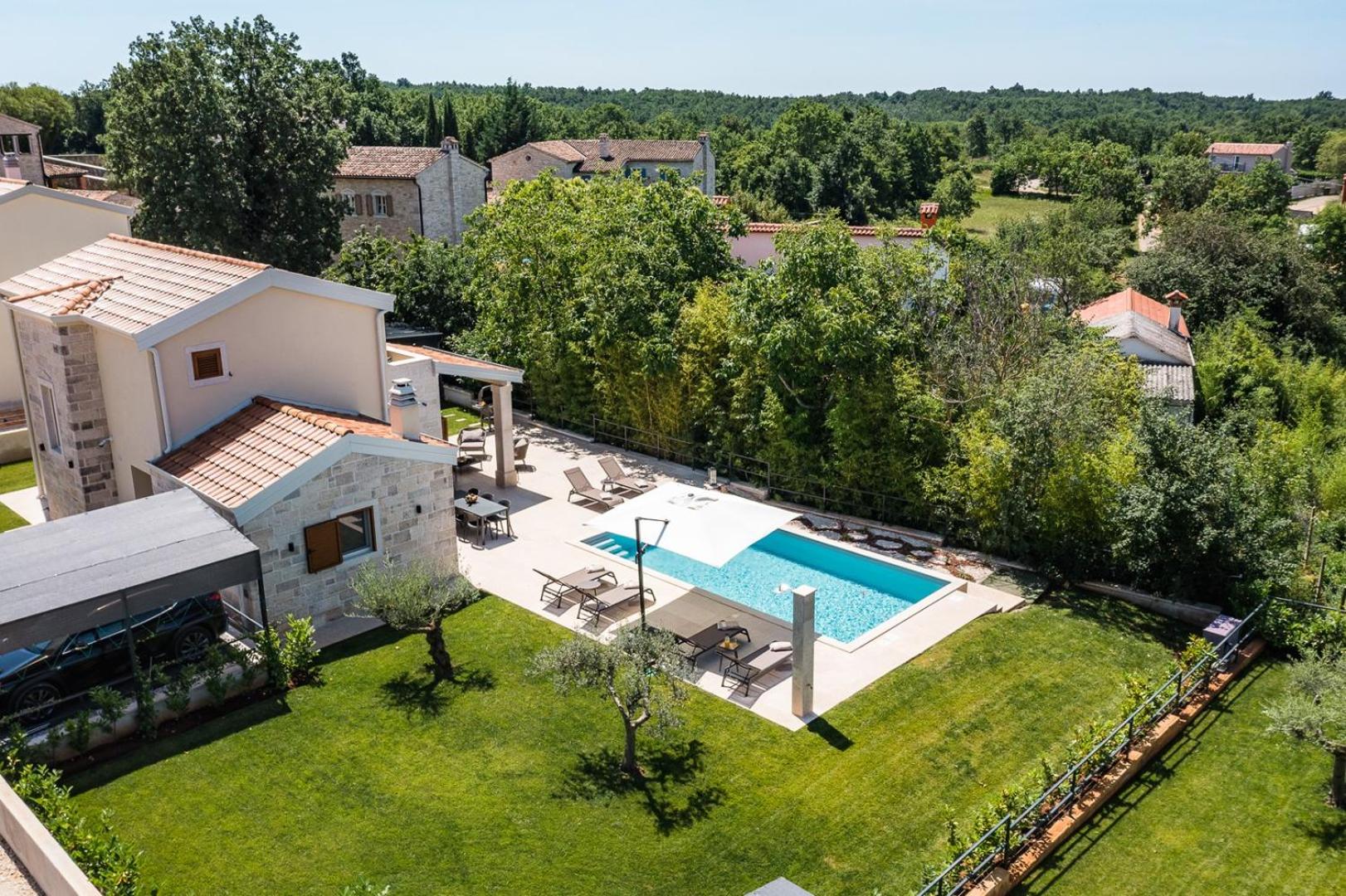 Villa Alloro Muntrilj with pool view 4
