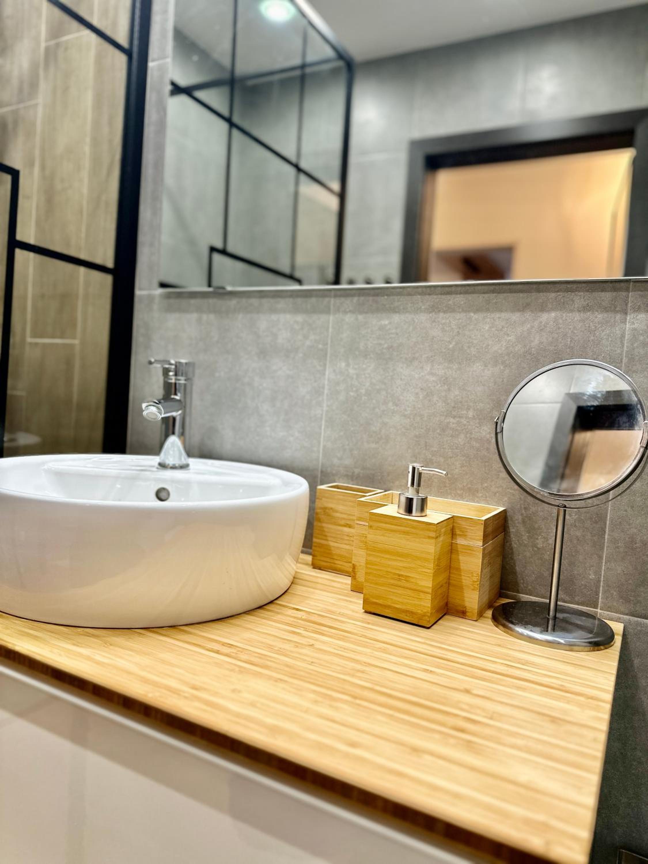 Allegro Home, Apartment by LMG