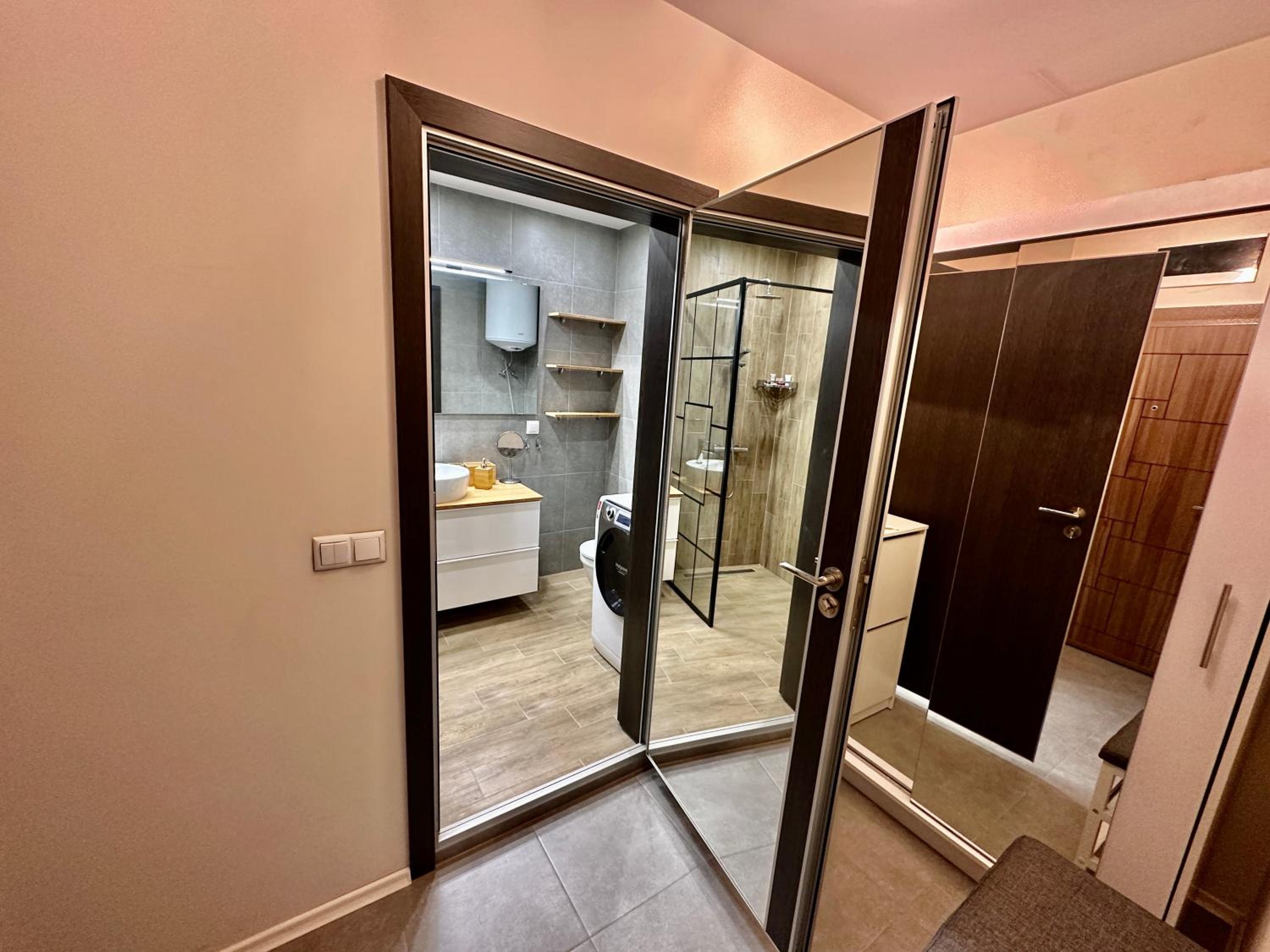 Allegro Home, Apartment by LMG