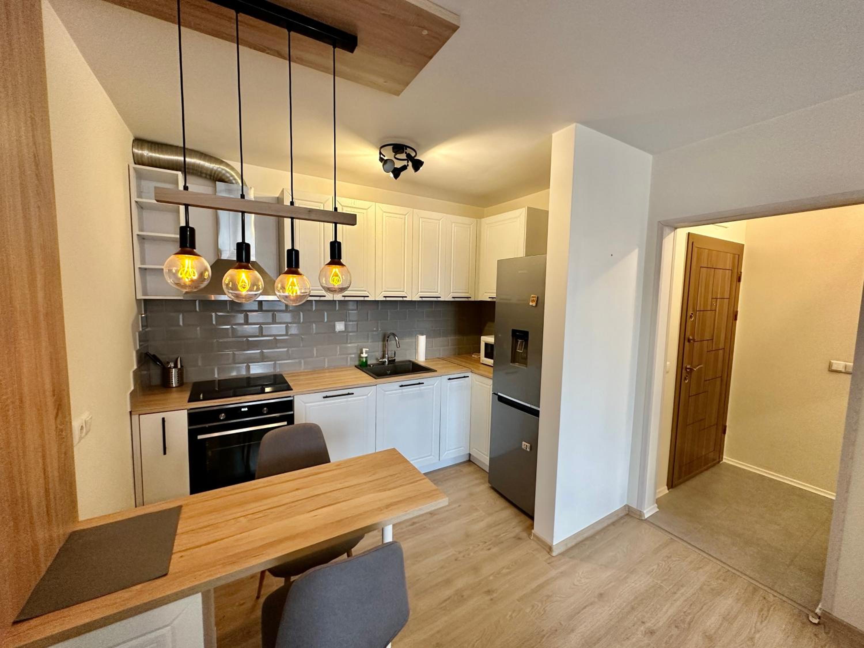 Allegro Home, Apartment by LMG
