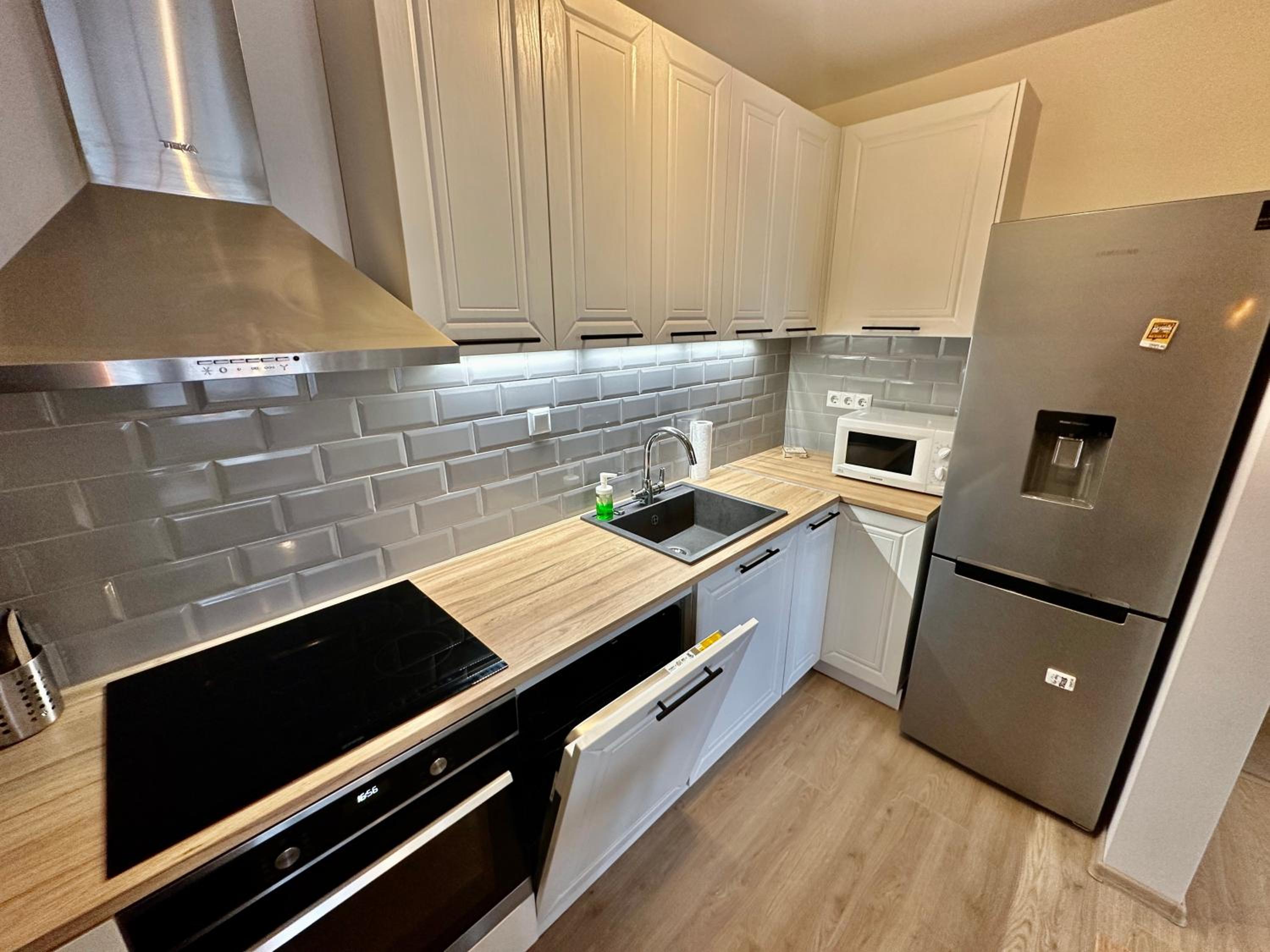 Allegro Home, Apartment by LMG
