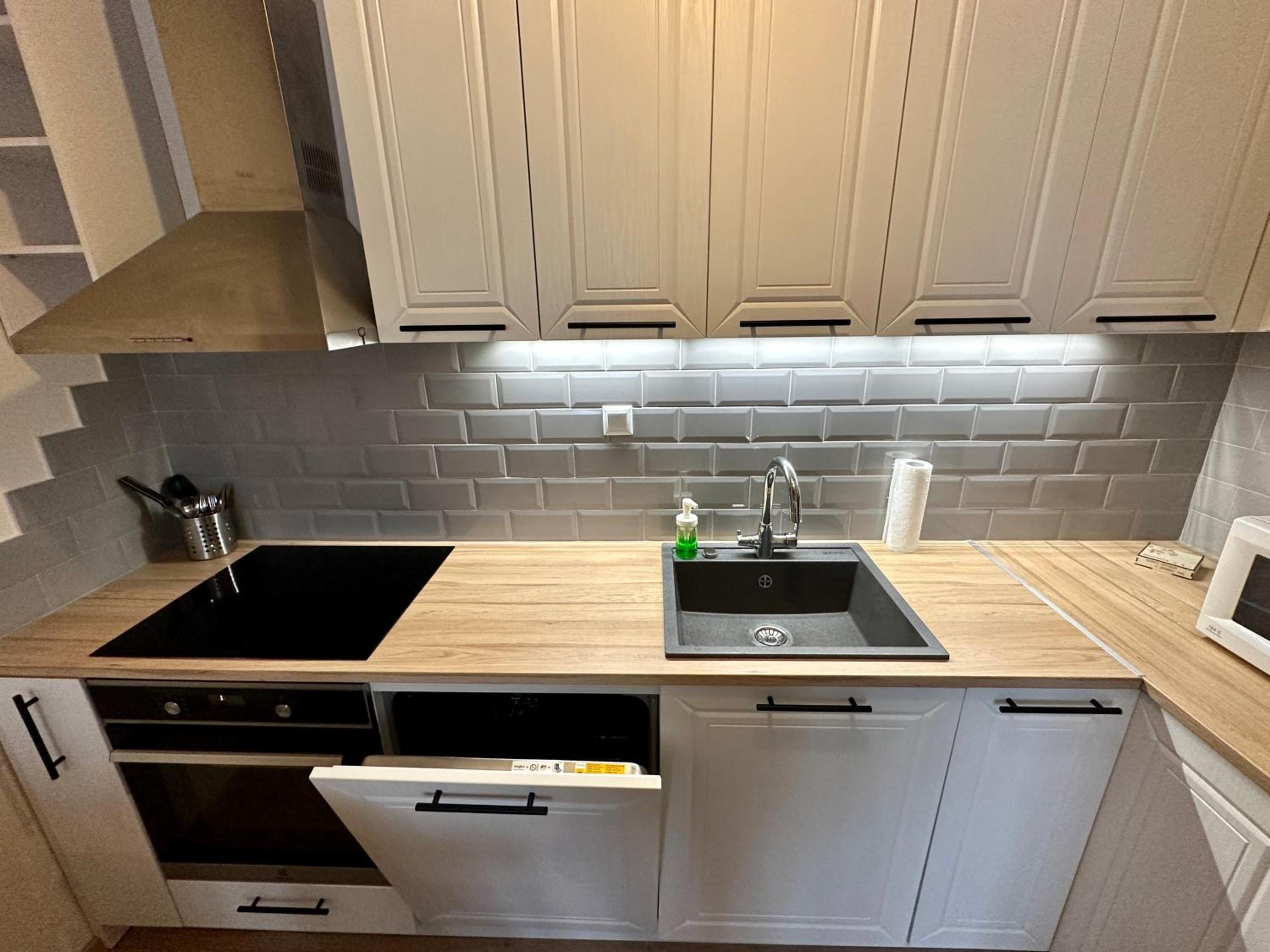 Allegro Home, Apartment by LMG