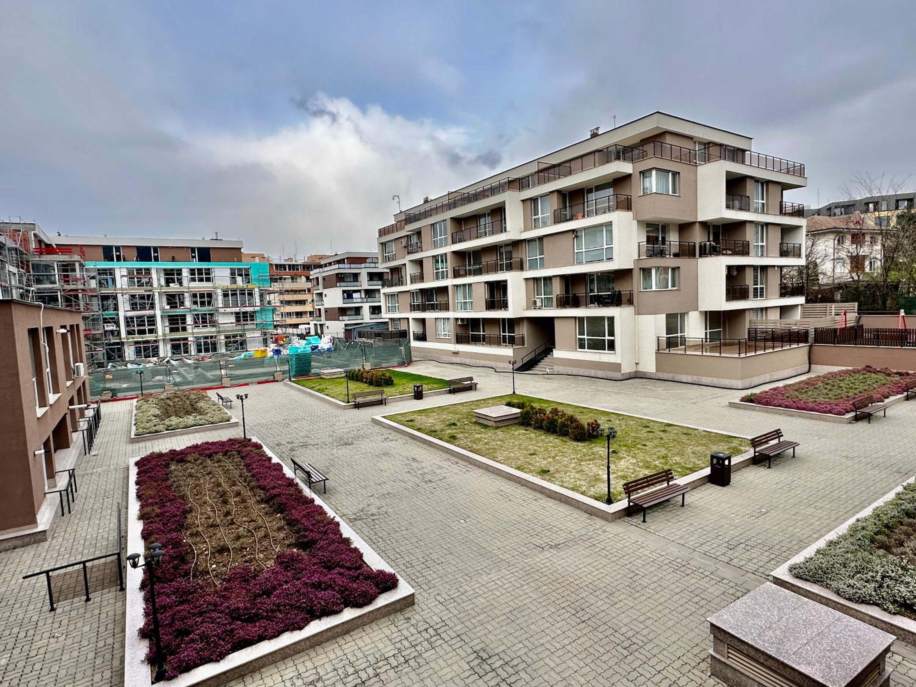 Allegro Home, Apartment by LMG