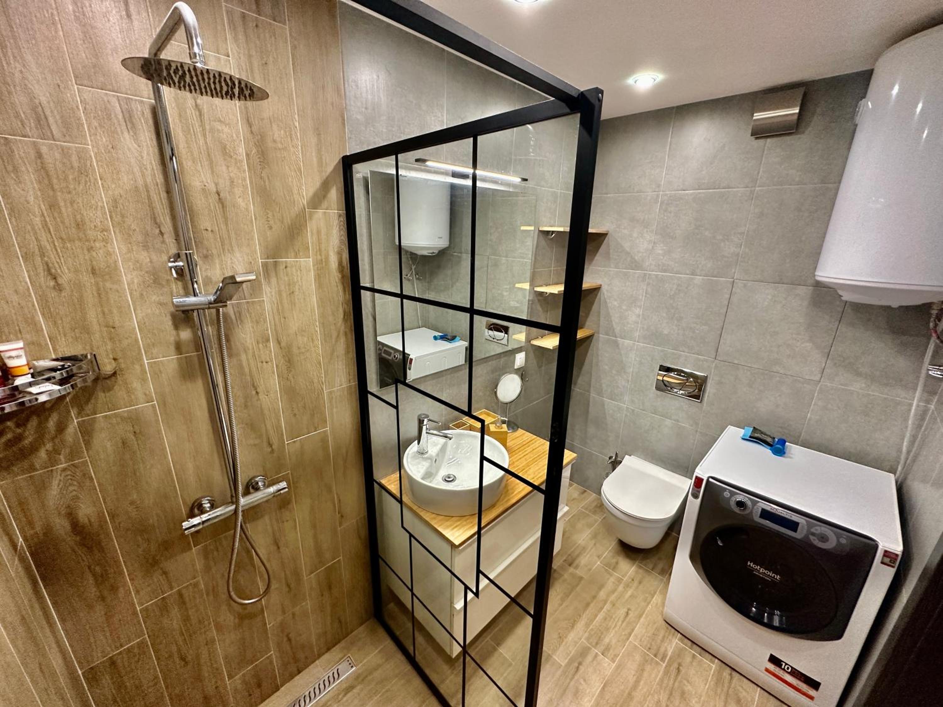 Allegro Home, Apartment by LMG