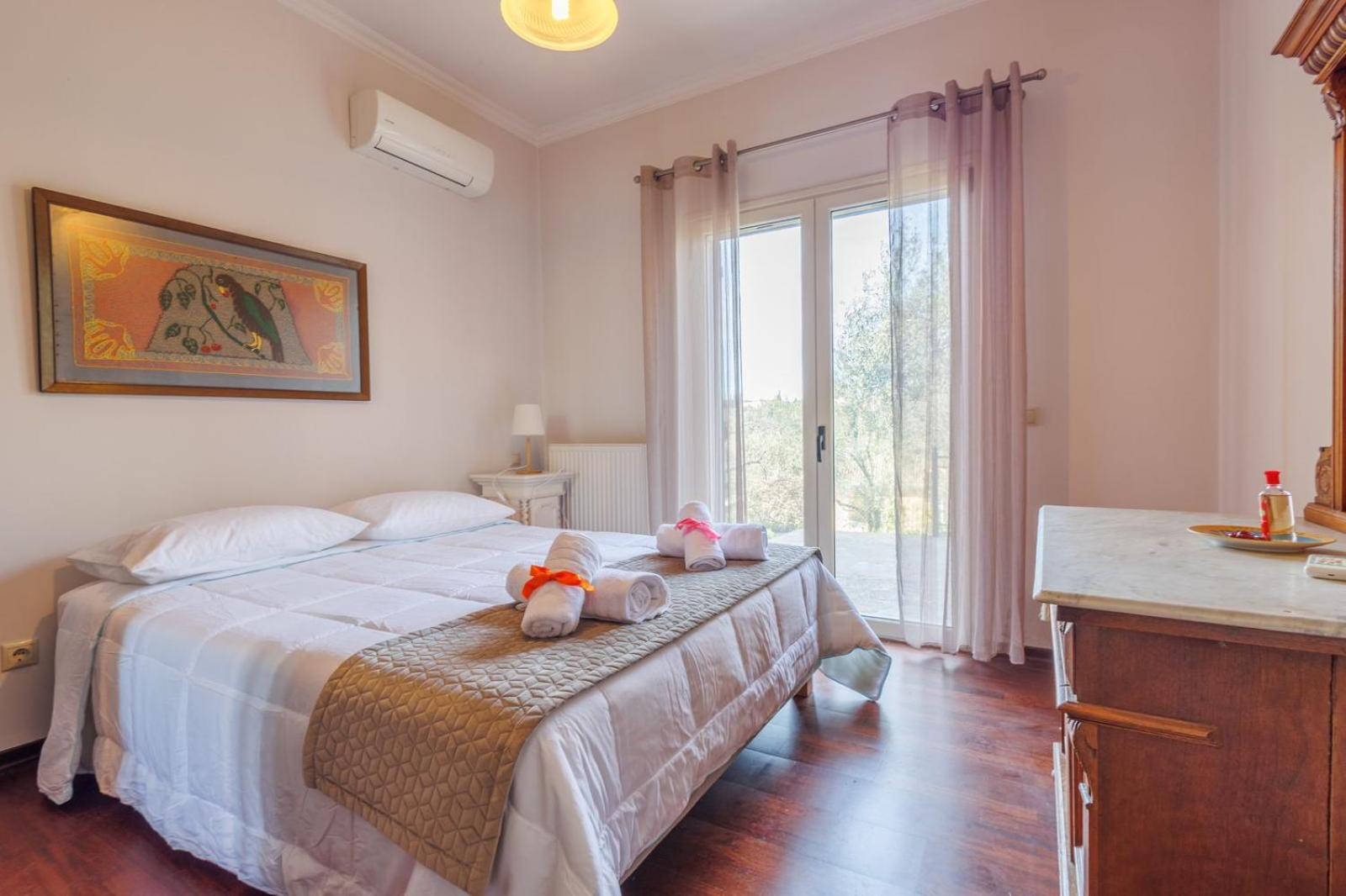 Secluded villa photo 5