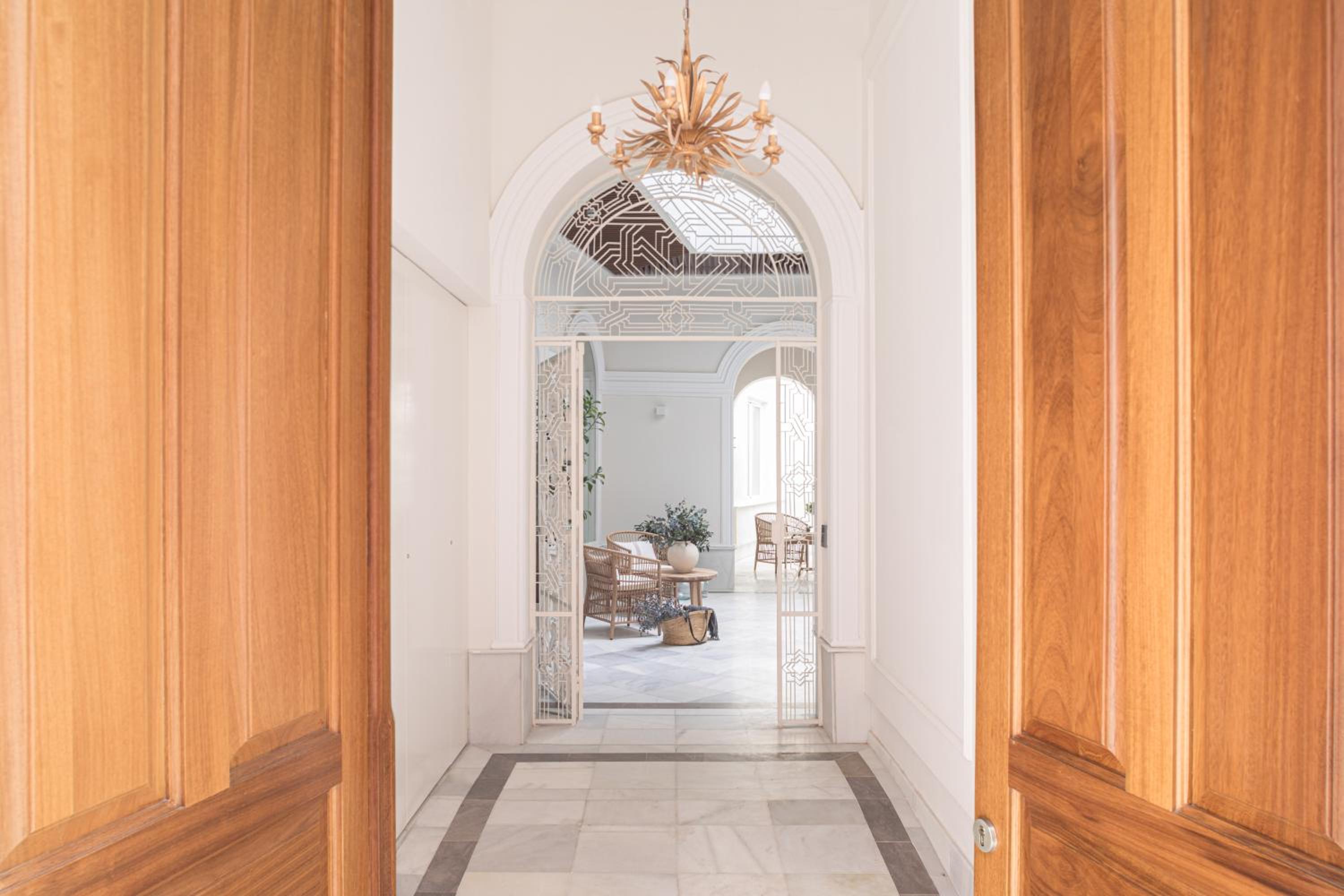 Mylu Suites by Puerta Catedral view 2