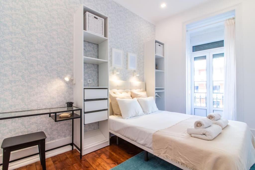 Downtown 7 Bedroom Apartment - Liberdade view 4