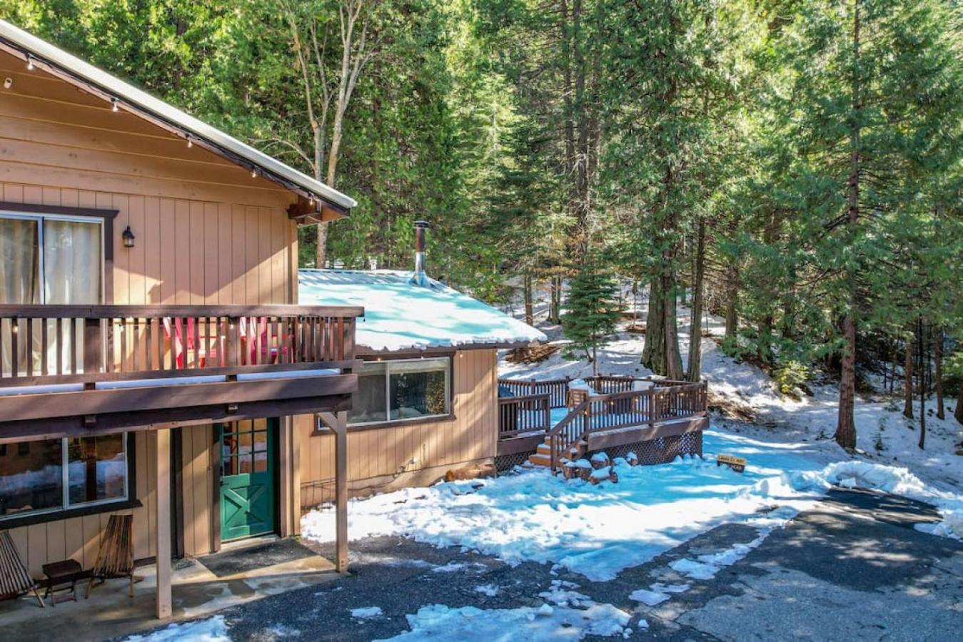 Red Rock Falls Cabin, 8 miles from Yosemite South Gate, with trailhead, Game Room and HotTub view 4