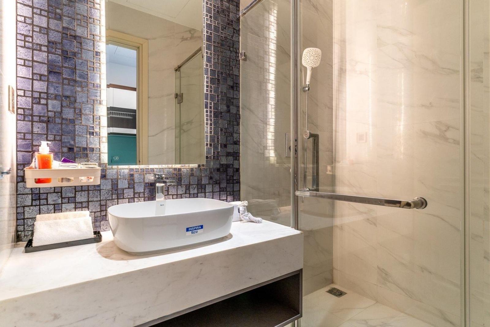 De Lux Central Studio next Hyatt ,Opera House ,Benthanh ,Pool,Gym