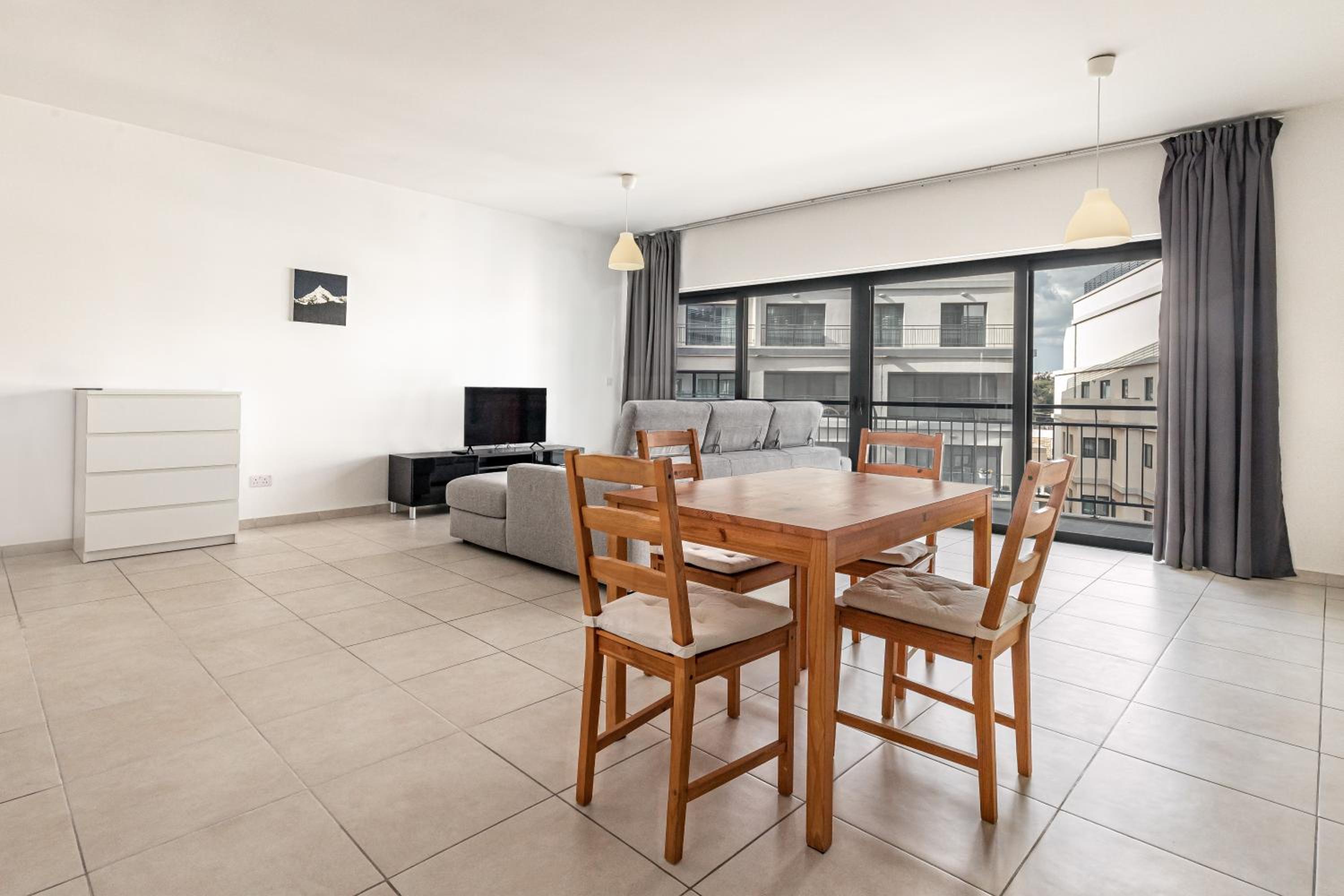 Lovely studio apt in the heart of St Julians photo 2