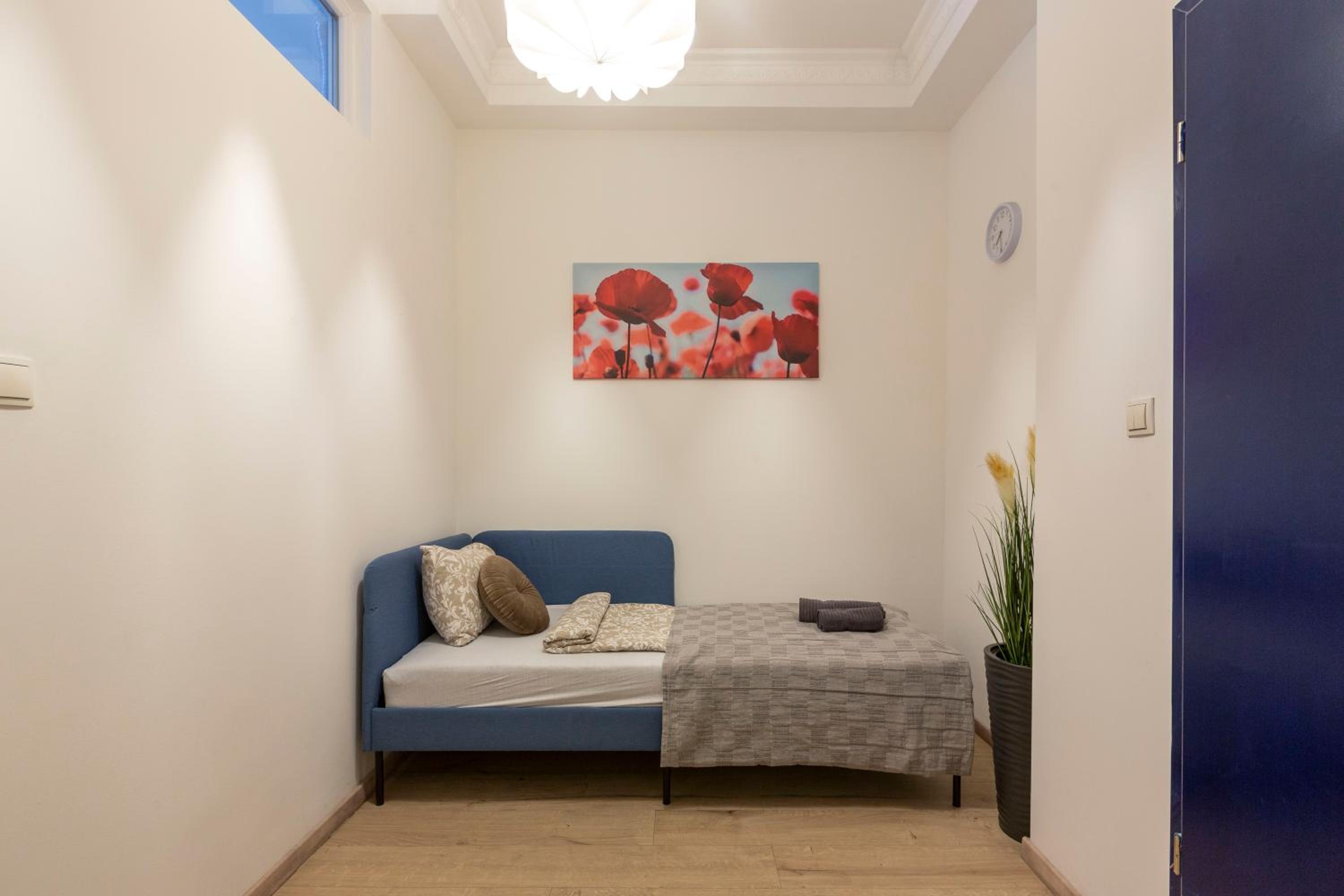 Deluxe Quentin Apartment next to the Synagogue view 4