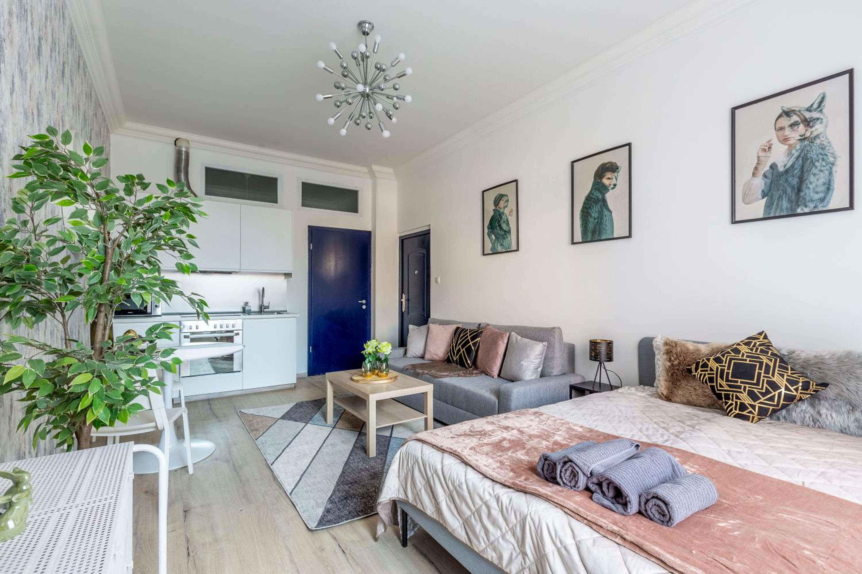 Deluxe Quentin Apartment next to the Synagogue view 3
