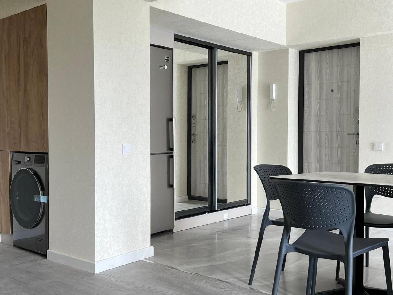 Chorsu Apartment 1 view 2