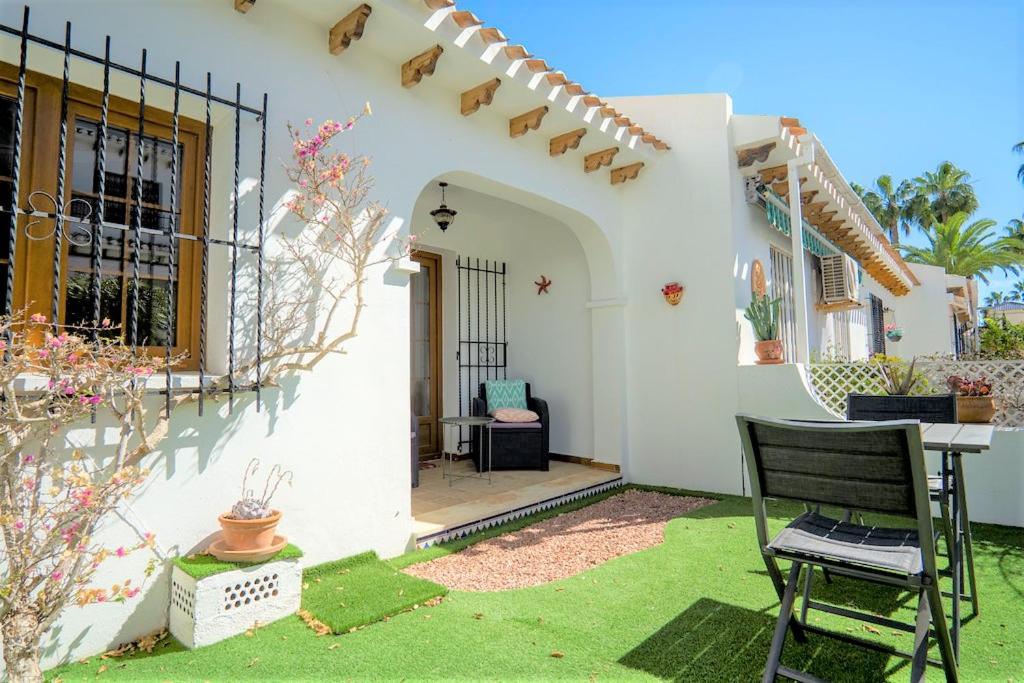 Beautiful 2 Bedroom Bungalow with Communal Pools