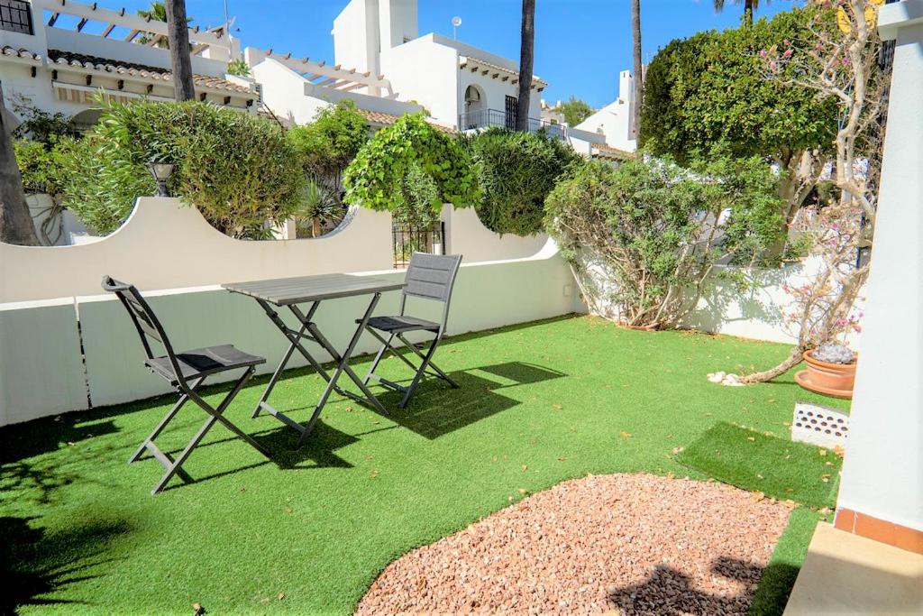 Beautiful 2 Bedroom Bungalow with Communal Pools