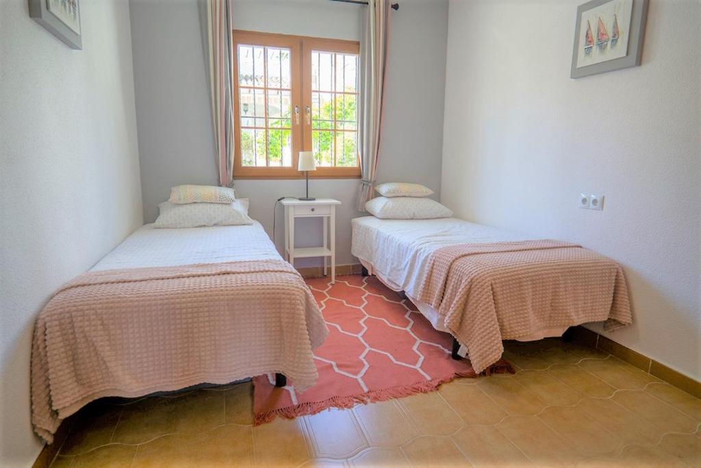 Beautiful 2 Bedroom Bungalow with Communal Pools