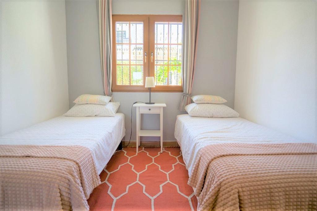Beautiful 2 Bedroom Bungalow with Communal Pools