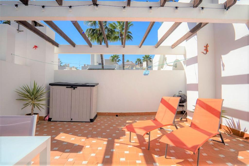 Beautiful 2 Bedroom Bungalow with Communal Pools