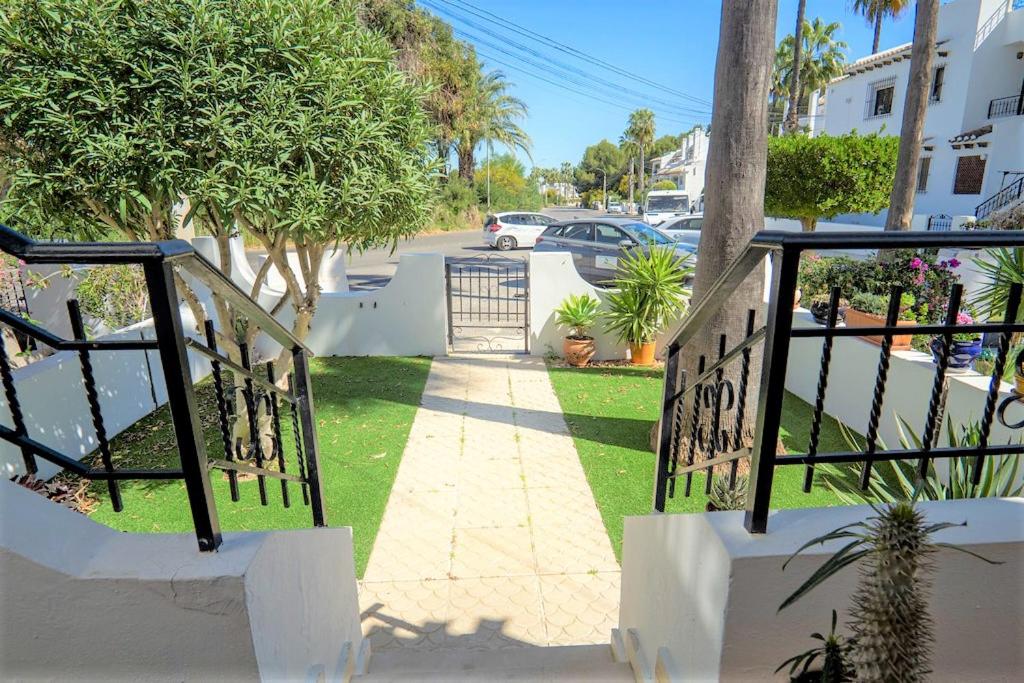 Beautiful 2 Bedroom Bungalow with Communal Pools