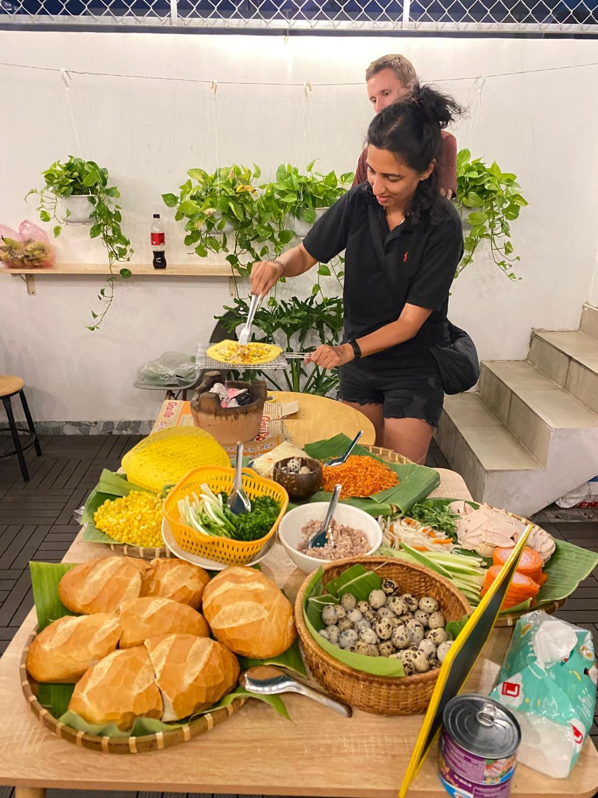 Saigon Authentic Hostel - Local Vibes, City Tours, Cooking Dinner, Evening Streetfood, Free Menu Breakfast, Gym & Rooftop