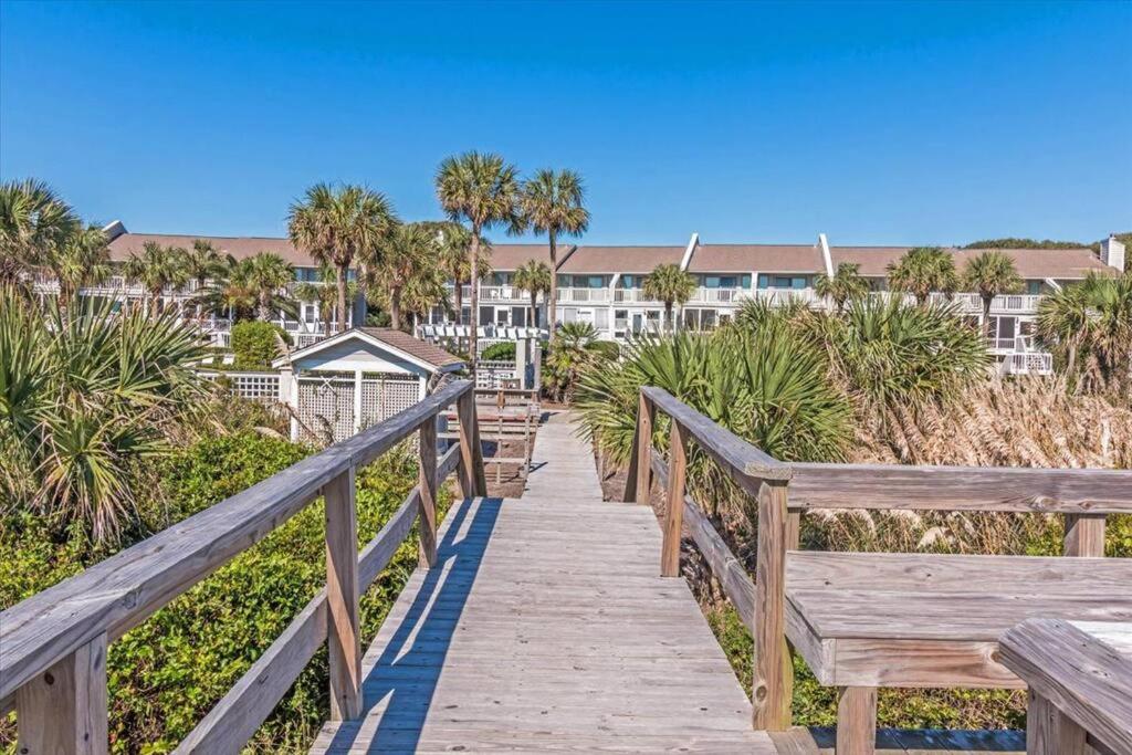 Beach Club Villa 30 - Coastal Oceanfront! Pool! Walkout! in Isle of Palms, US