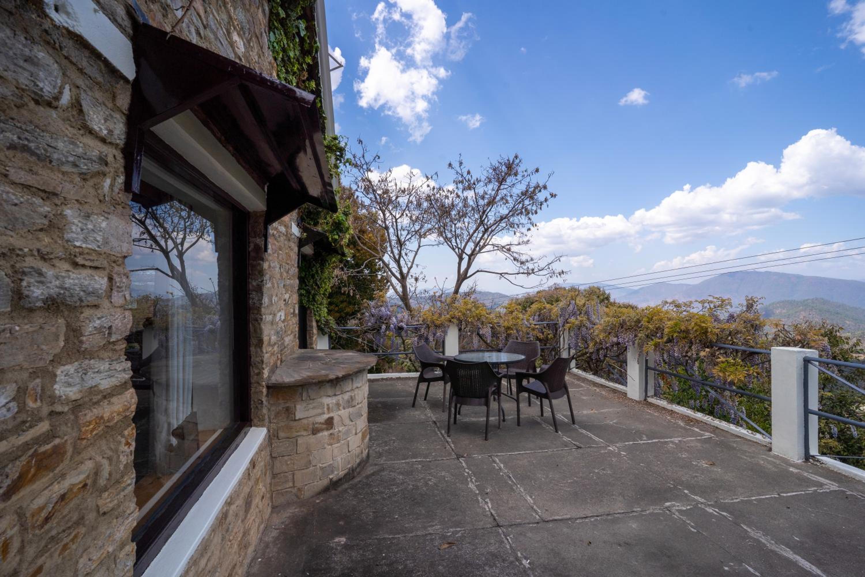 Avenida Snowcap Retreat view 4