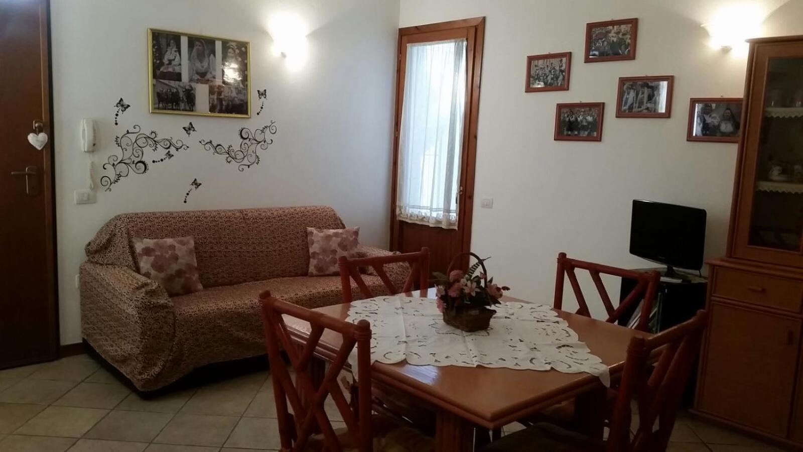 LA CASA ROSA - GRAZIOSO BIVANO CON POSTO AUTO view 2