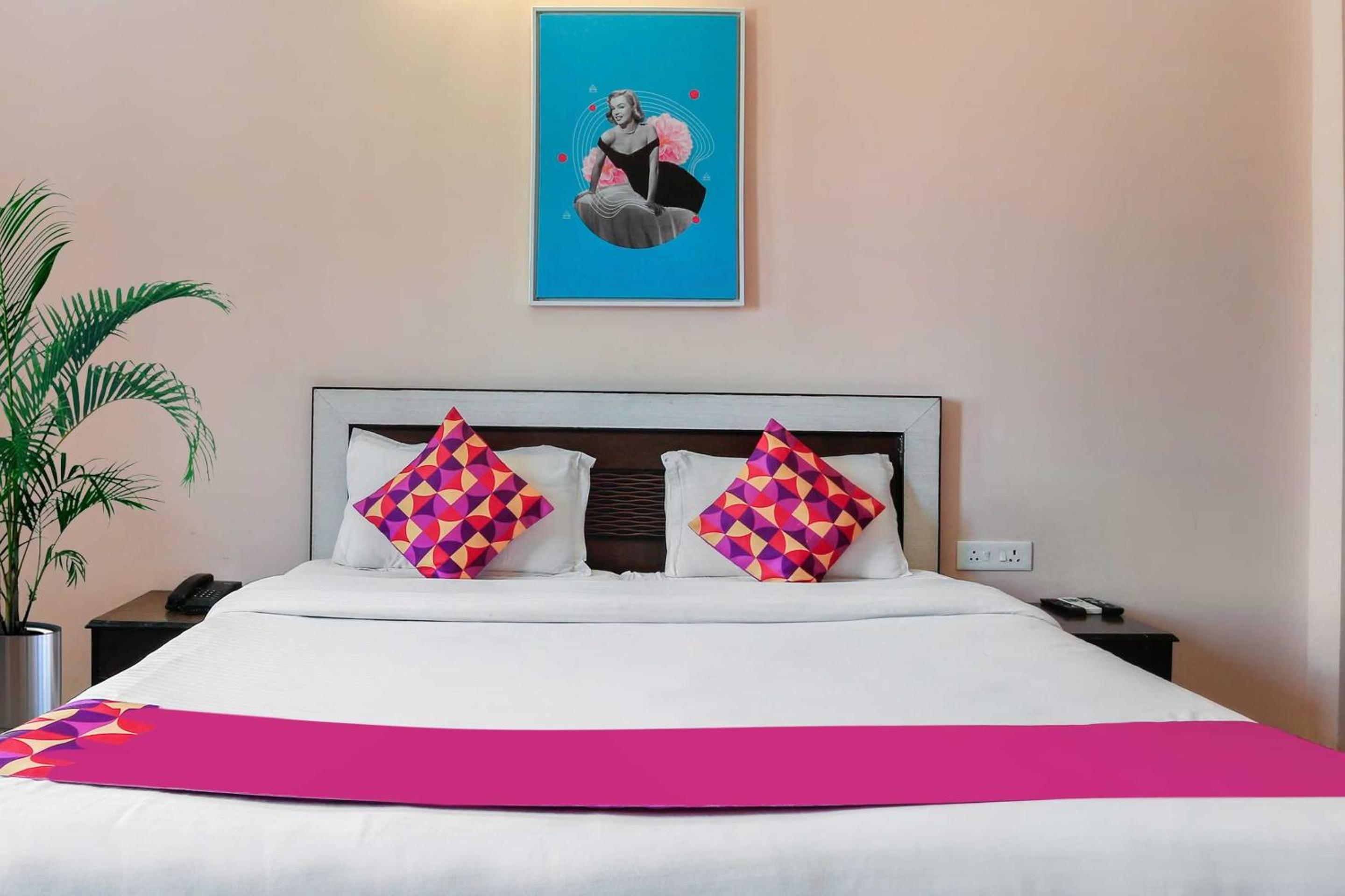 Collection O The Orchid Hotel Near Omaxe Celebration Mall view 3