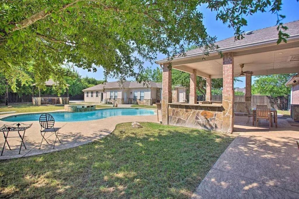 Heated Pool, Pool Table, Hot Tub, Home Theatre, Guest House, Basketball Court, Sleeps-20 view 5