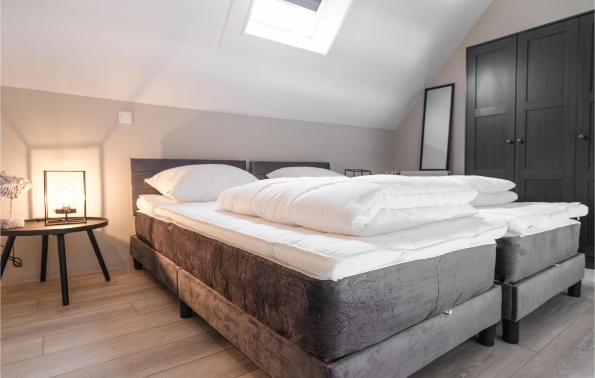 Stunning Apartment In Bruinisse