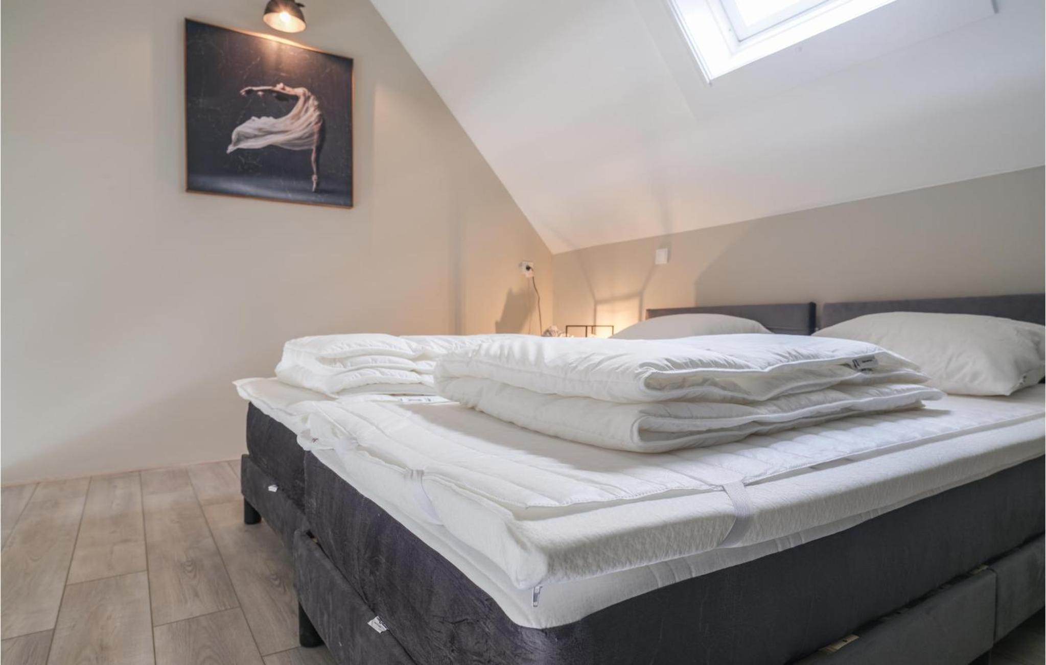 Stunning Apartment In Bruinisse