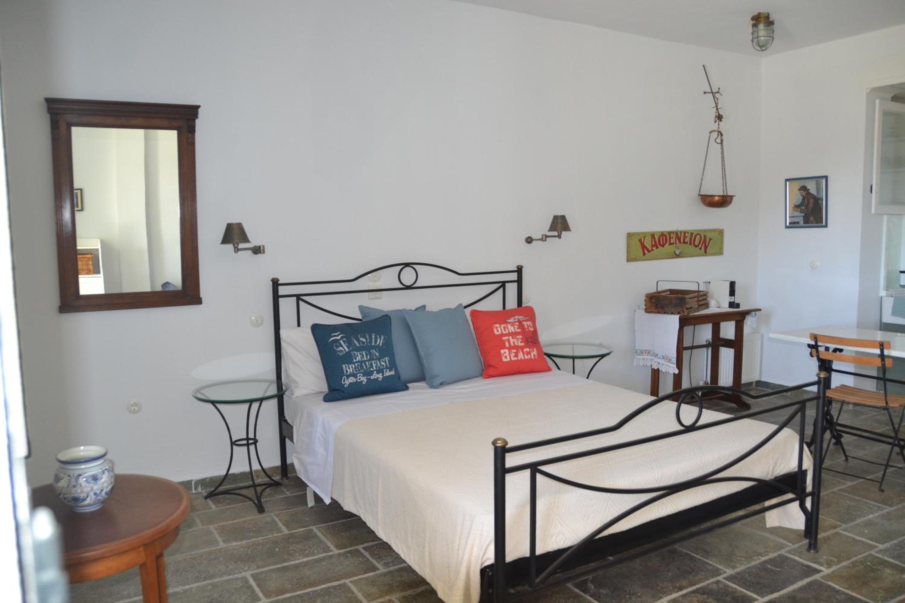 Sea view studio 2 en Batsi — bedroom