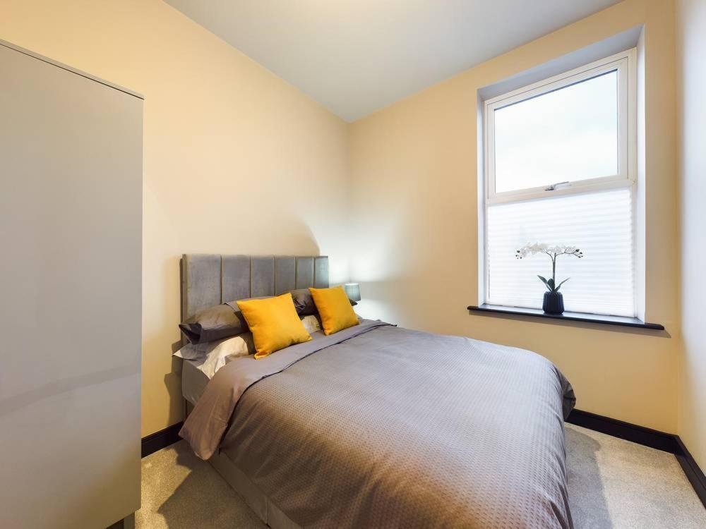 Gibson Manor Apartments view 5