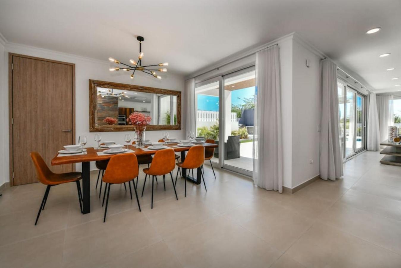 NEW 3BR 2BA Modern Oasis 3-min to Eagle Beach