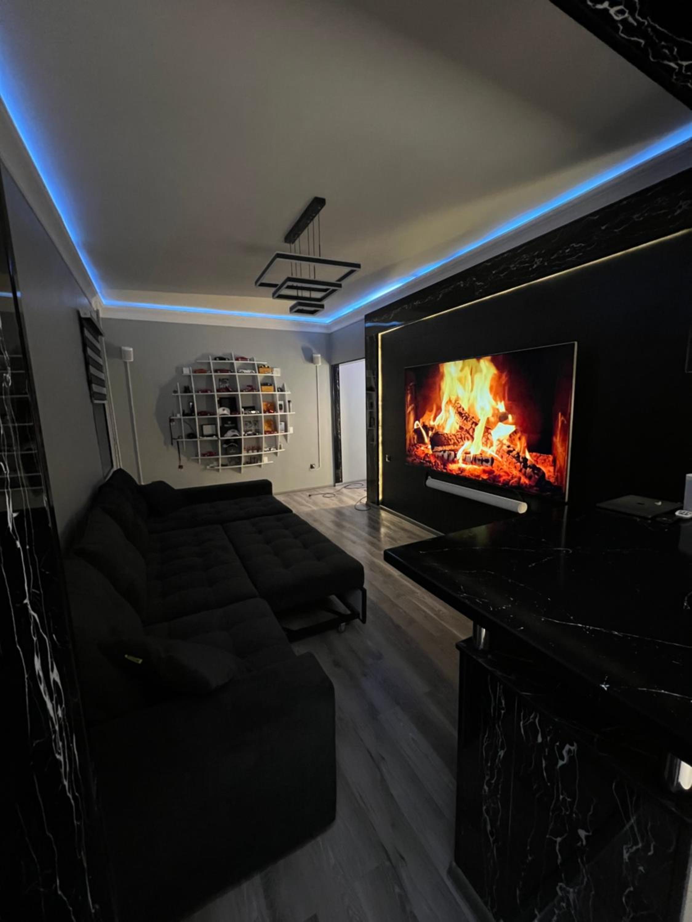 Modern Canadian Style Unit view 2