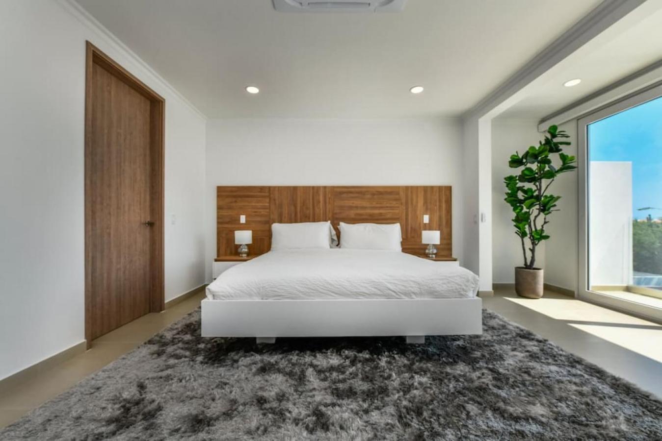 NEW 3BR 2BA Modern Oasis 3-min to Eagle Beach