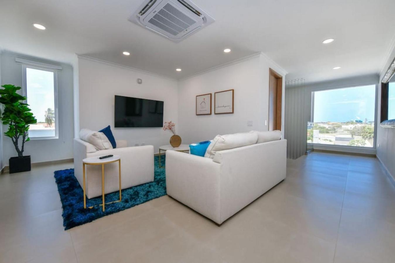 NEW 3BR 2BA Modern Oasis 3-min to Eagle Beach
