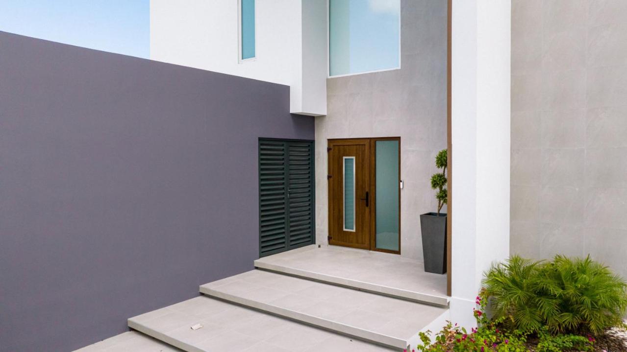 NEW 3BR 2BA Modern Oasis 3-min to Eagle Beach