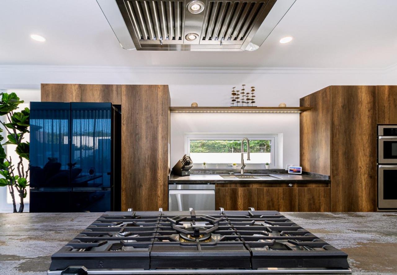 NEW 3BR 2BA Modern Oasis 3-min to Eagle Beach