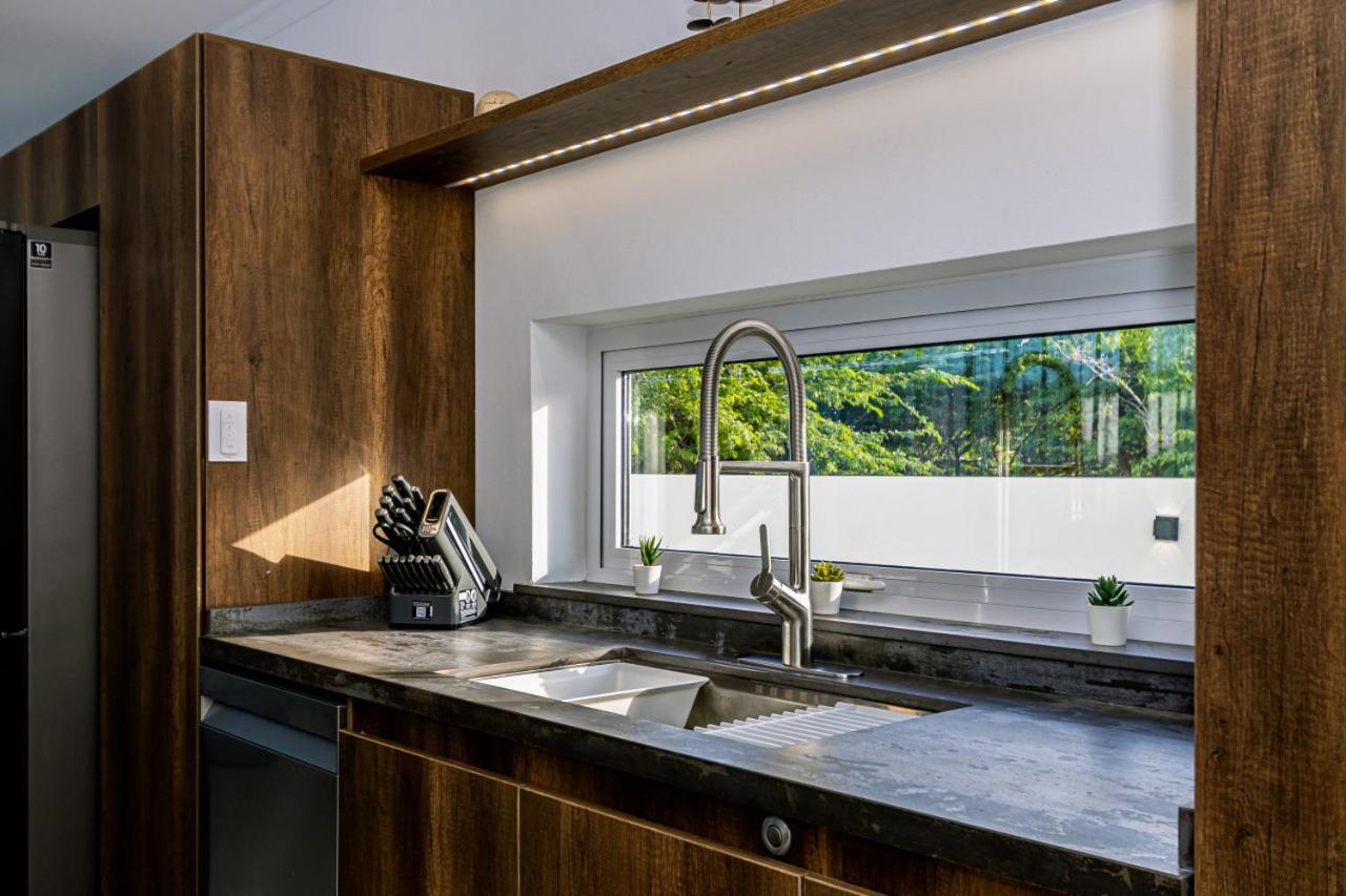 NEW 3BR 2BA Modern Oasis 3-min to Eagle Beach