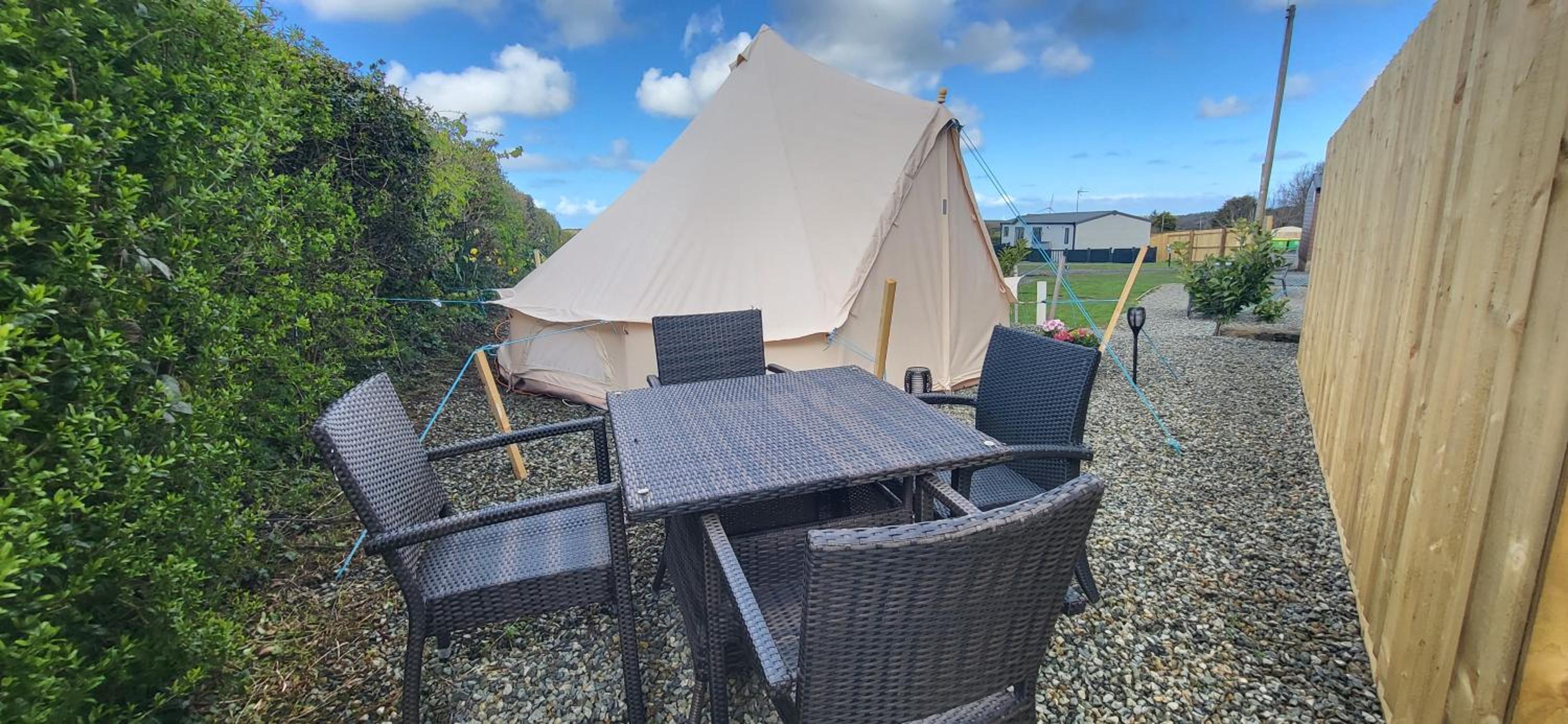 B&B Glamping Bell Tents at The Ring Pub view 5