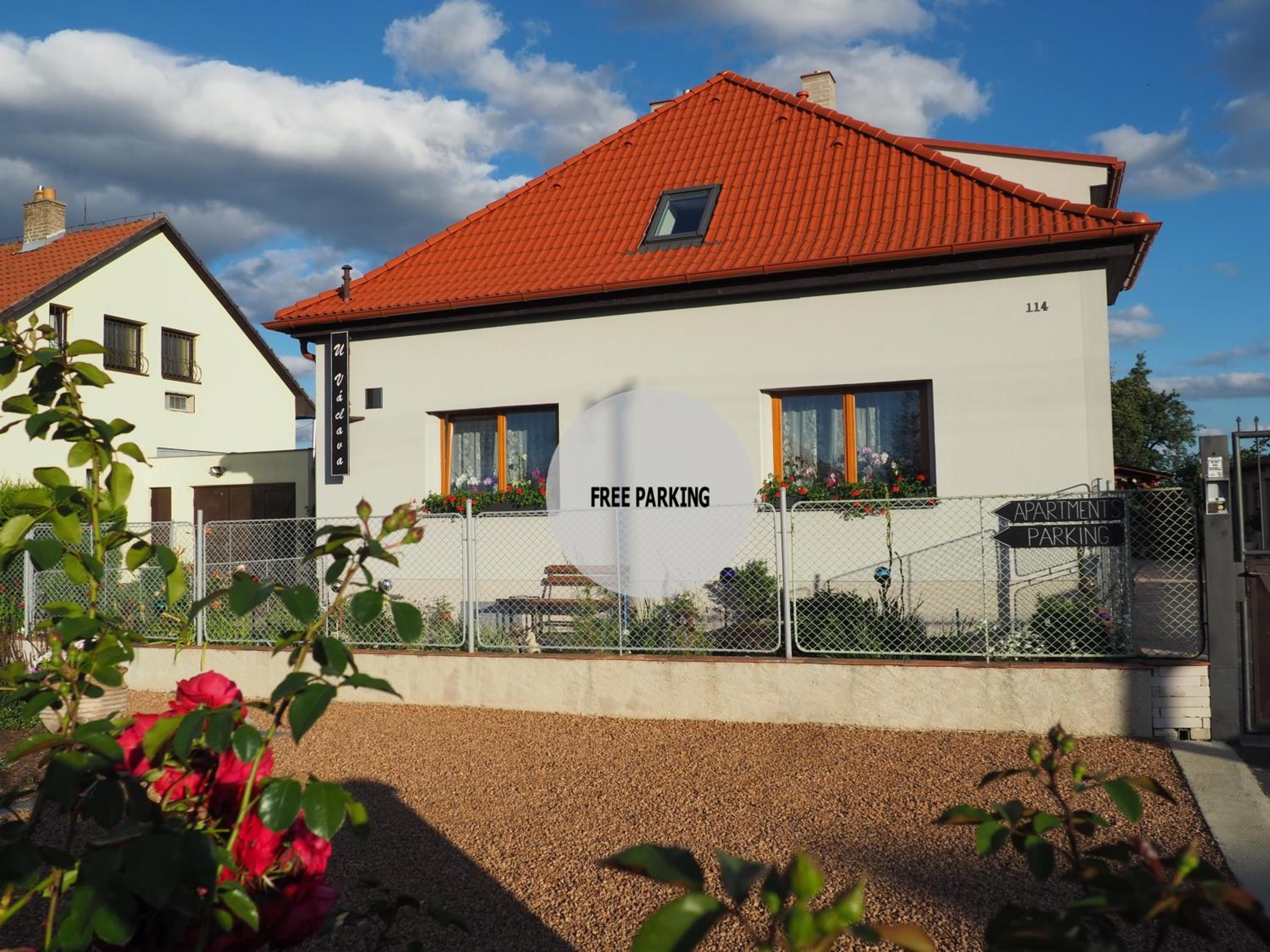 Apartmány U Václava - 7 minut od letiště Václava Havla - parkování zdarma