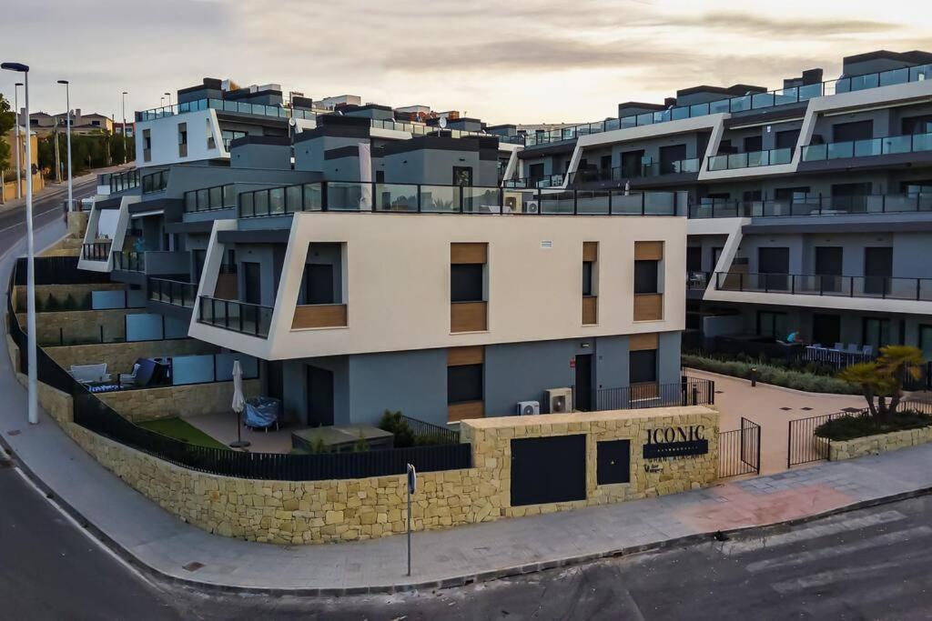 Iconic Sea Views Luxury Apartment