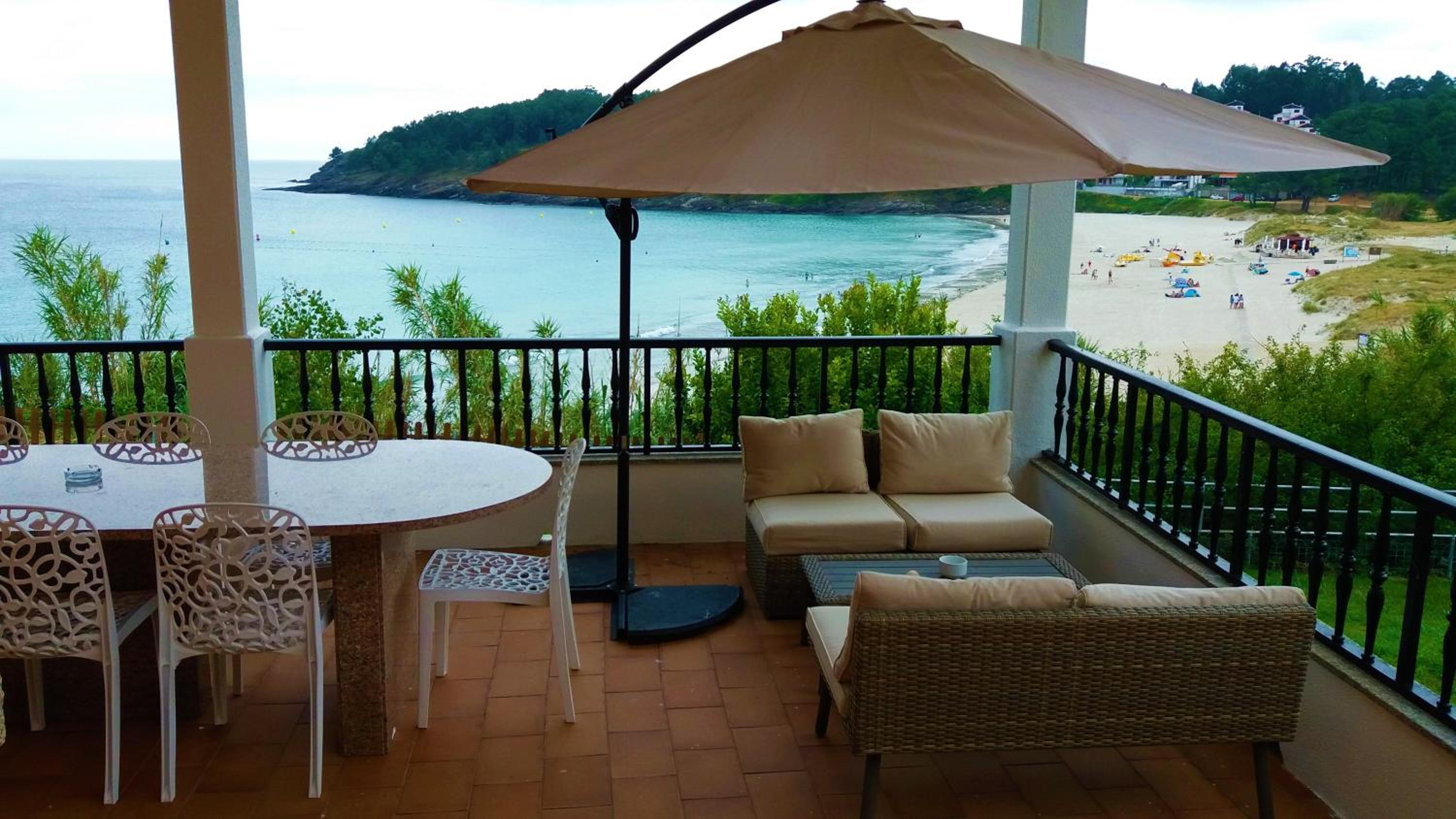Chalet en Sanxenxo, en playa Canelas view 3