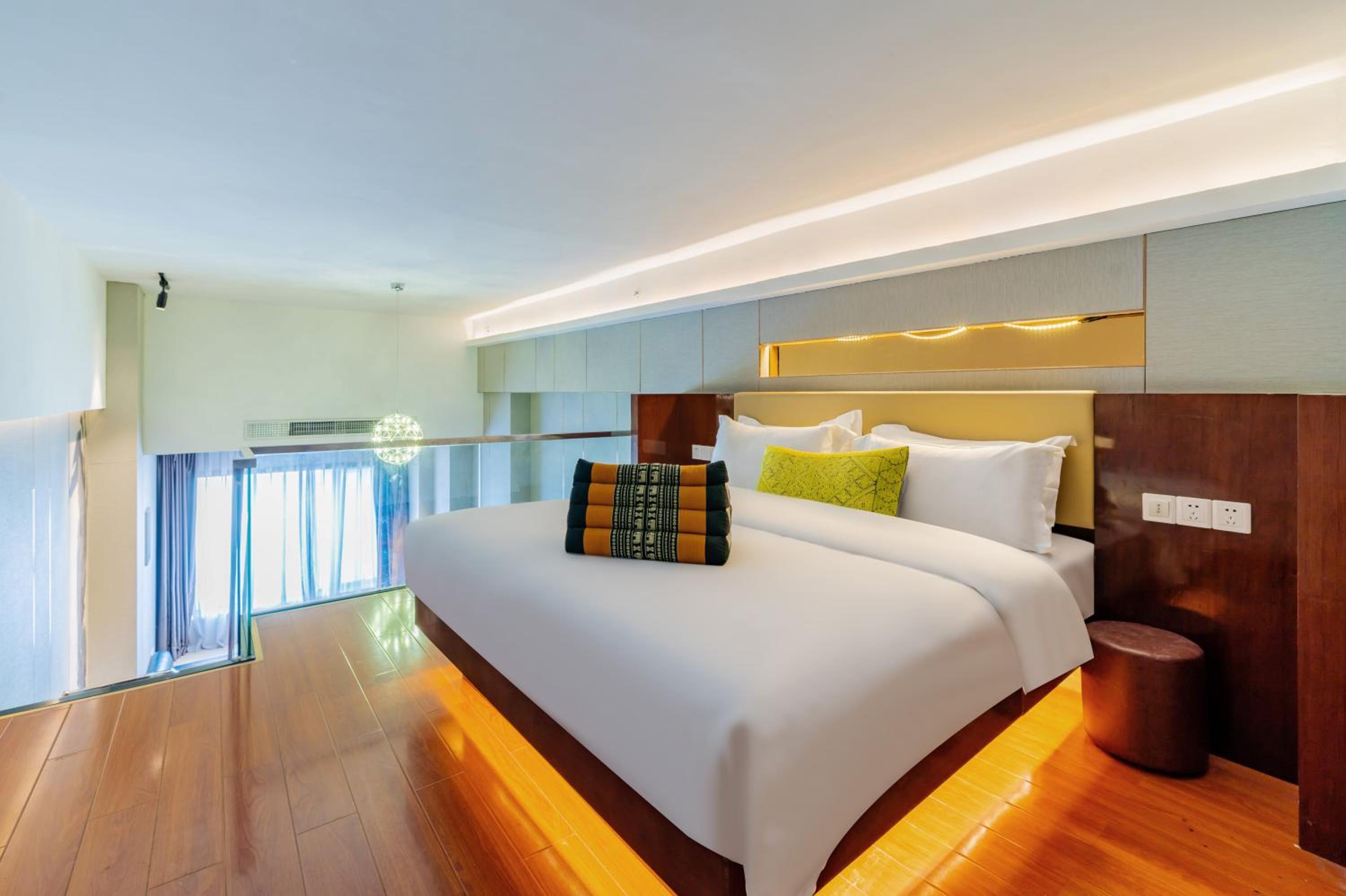 April Fair Duplex Apartment Guangzhou South Railway Station Ao Yuan Yue Shi Dai Branch