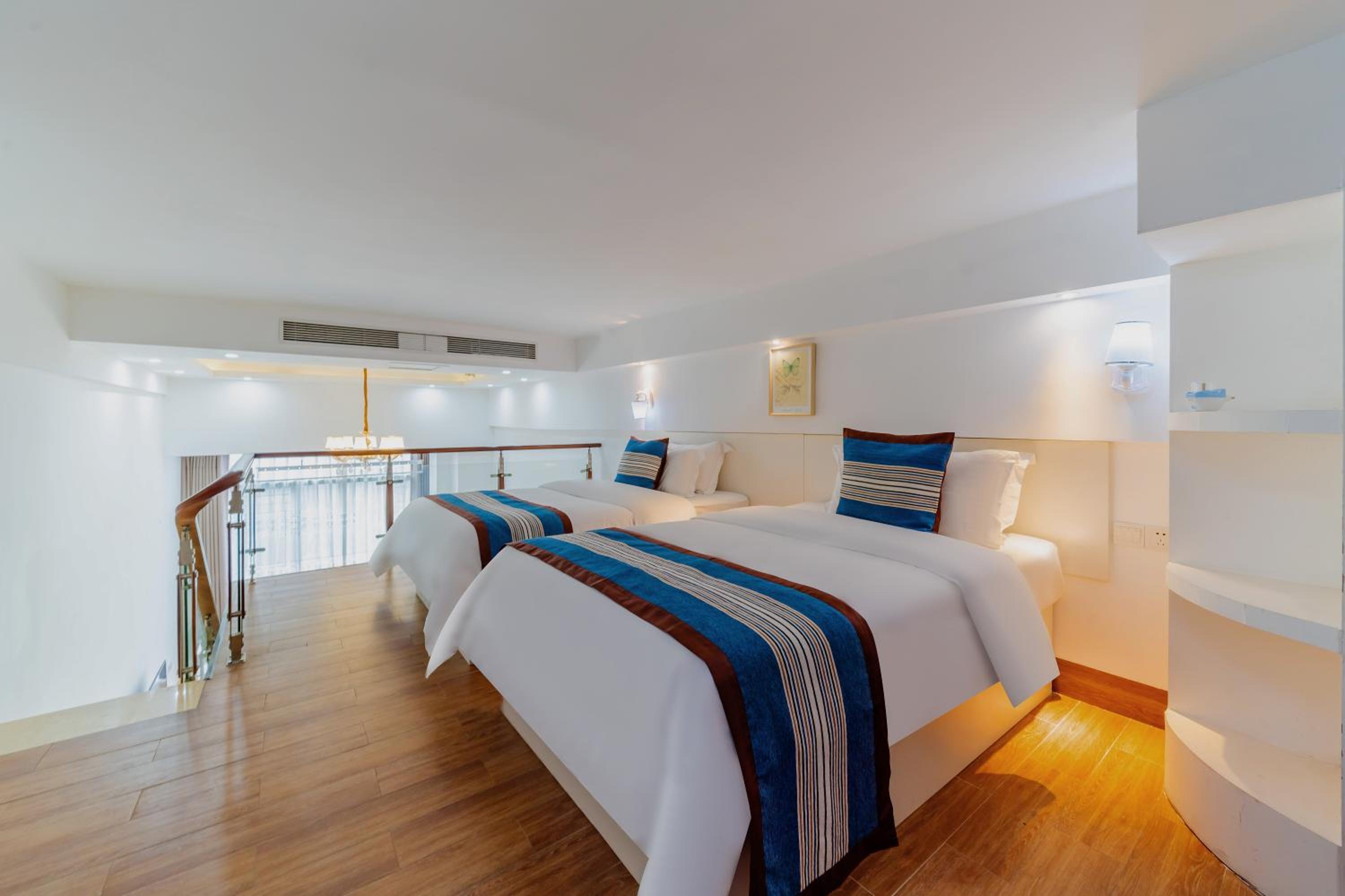 April Fair Duplex Apartment Guangzhou South Railway Station Ao Yuan Yue Shi Dai Branch