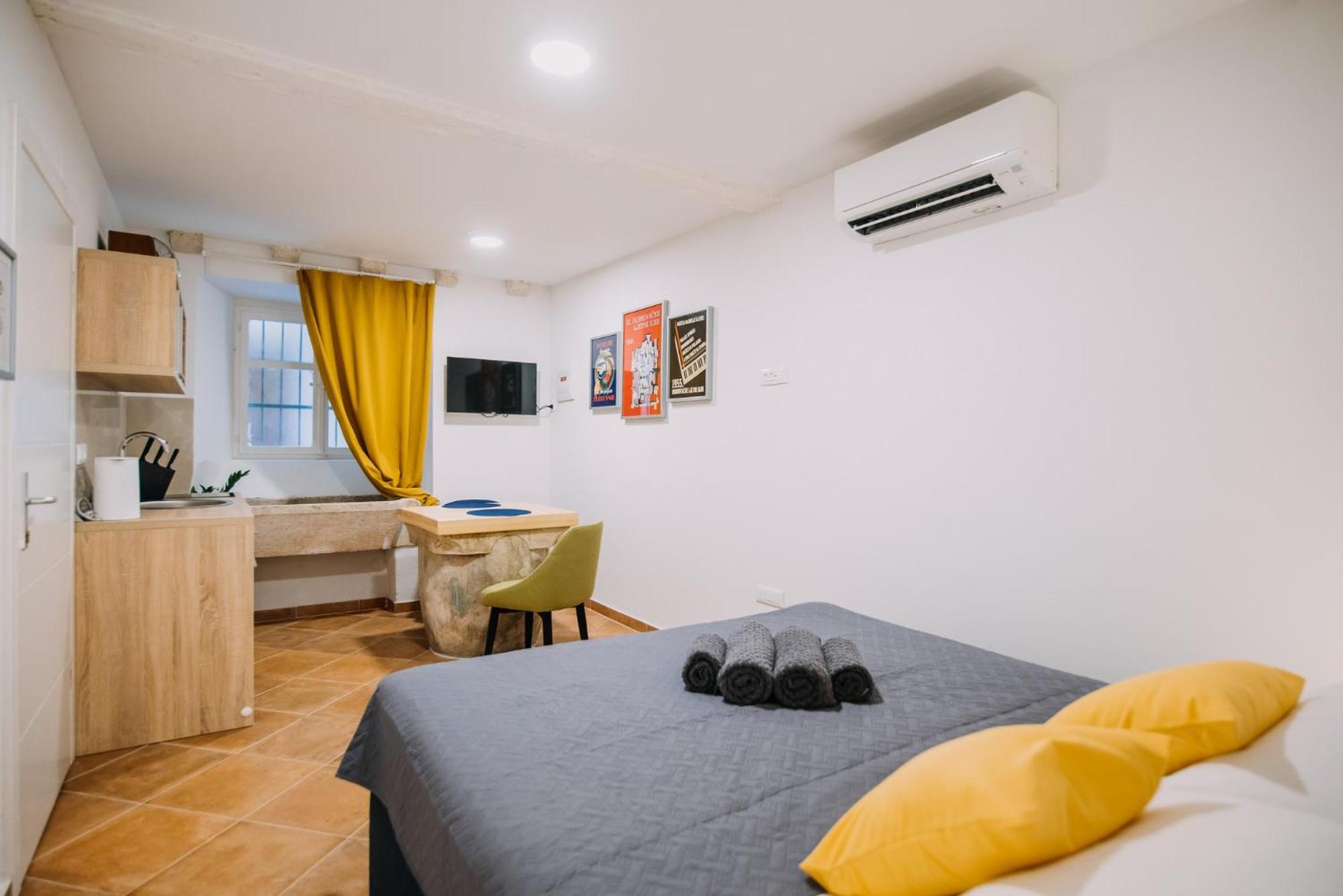 ART DECO DUBROVNIK APARTMENTS by DuHomes